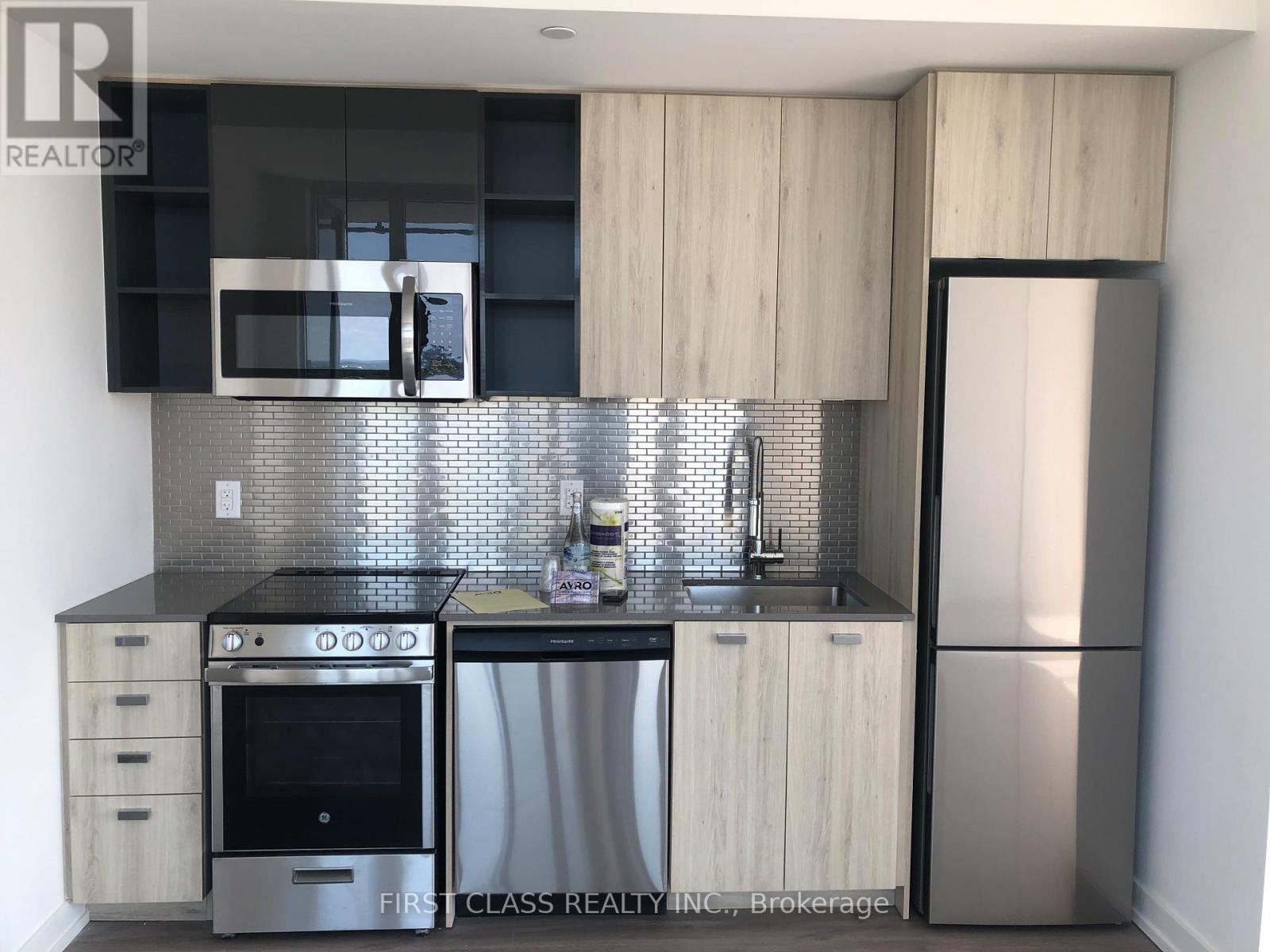 1104 - 10 De Boers Drive, Toronto, Ontario  M3J 0L6 - Photo 6 - W12683478