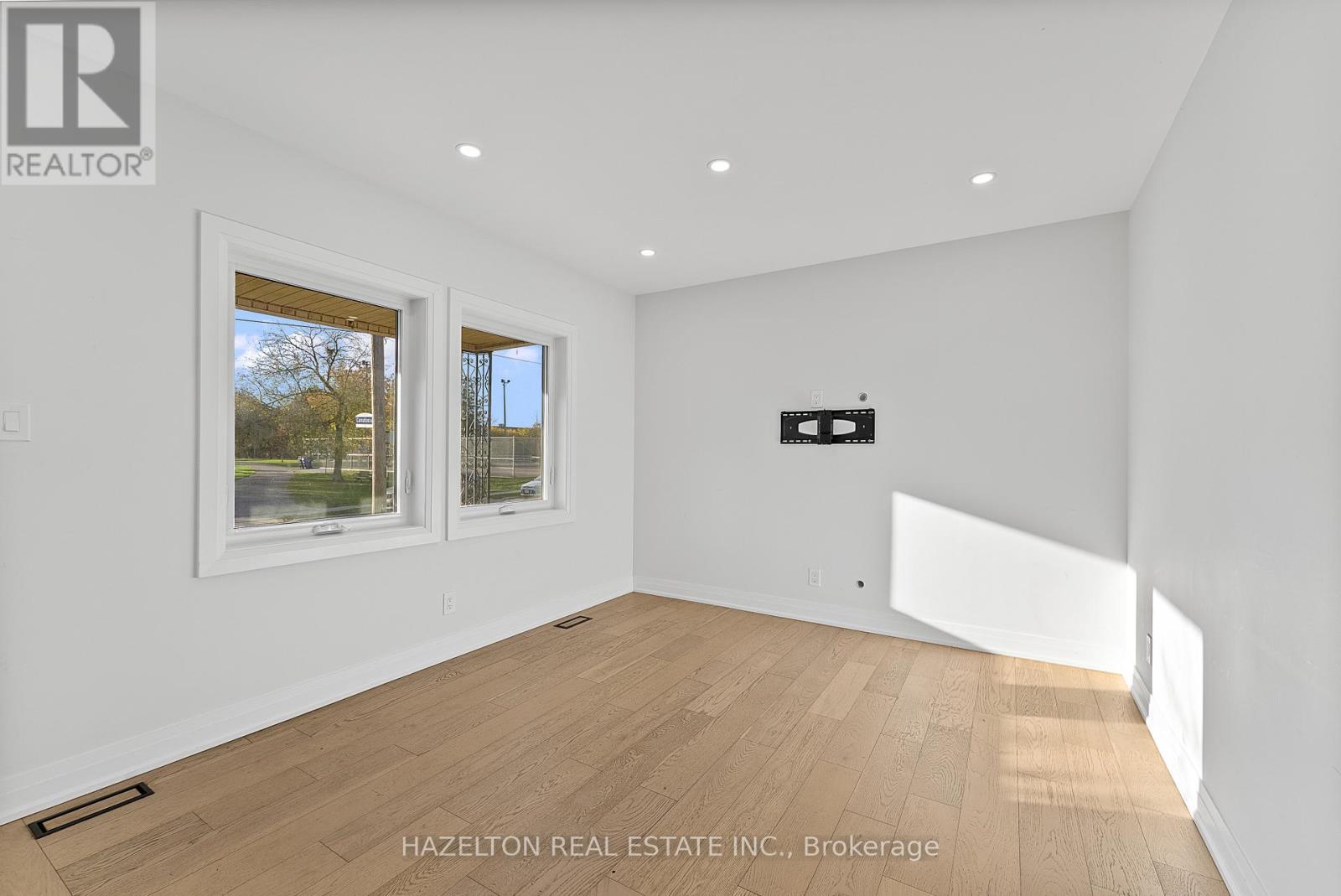 Main - 99 Twenty Sixth Street, Toronto, Ontario  M8V 3R9 - Photo 2 - W12683492