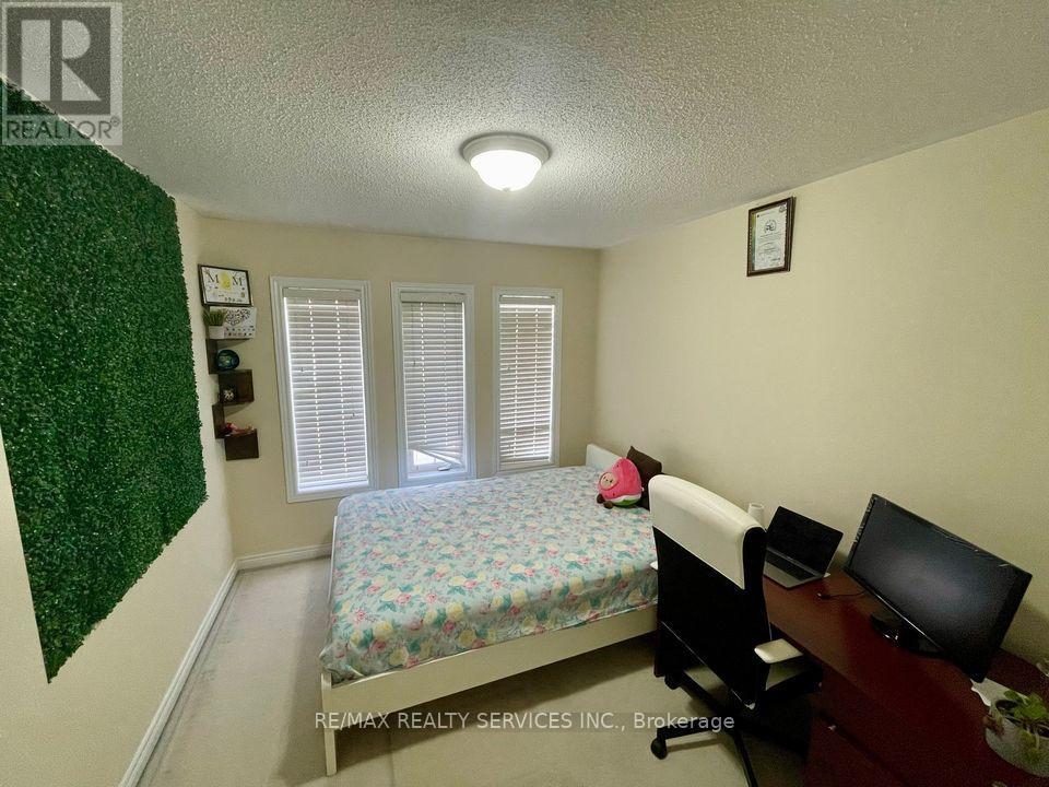 76 Seahorse ( Upper Unit ) Avenue, Brampton, Ontario  L6V 4N8 - Photo 14 - W12683494