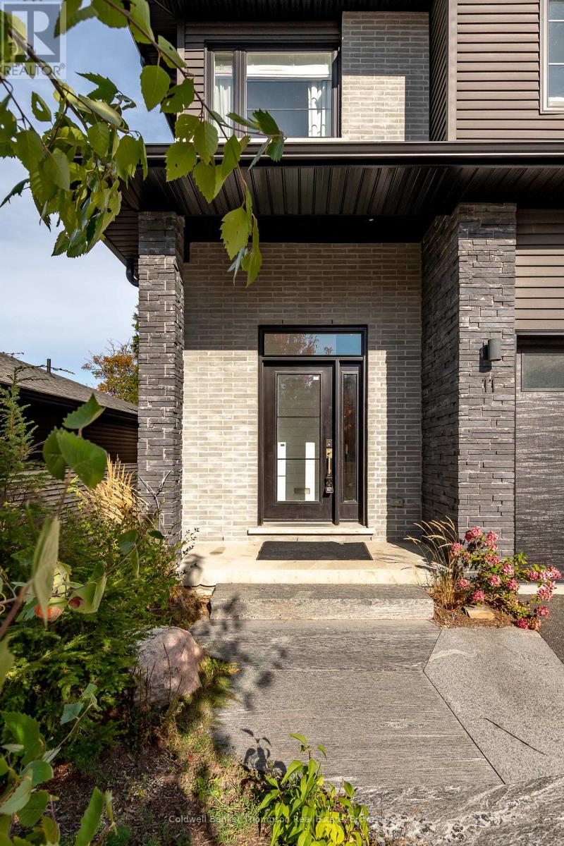 11 Cascade Lane, Huntsville, Ontario  P1H 1Y3 - Photo 4 - X12683576