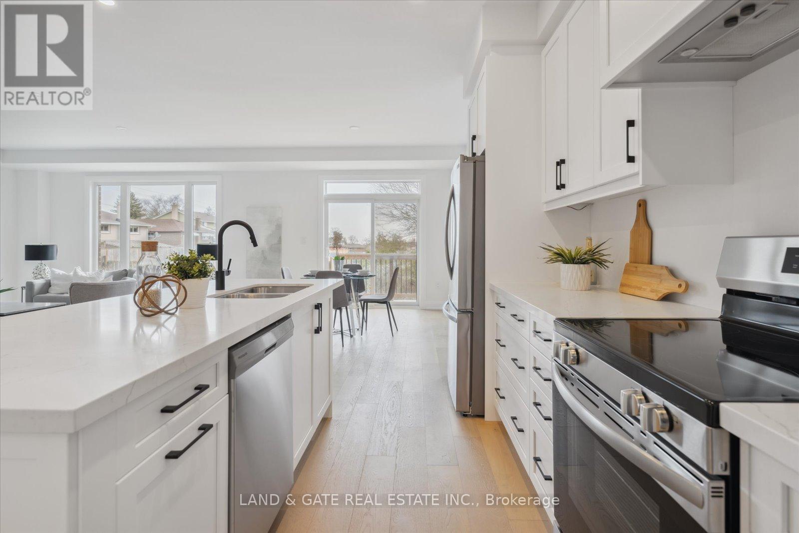 985 Queensdale Avenue, Oshawa, Ontario  L1H 1H4 - Photo 11 - E12683514