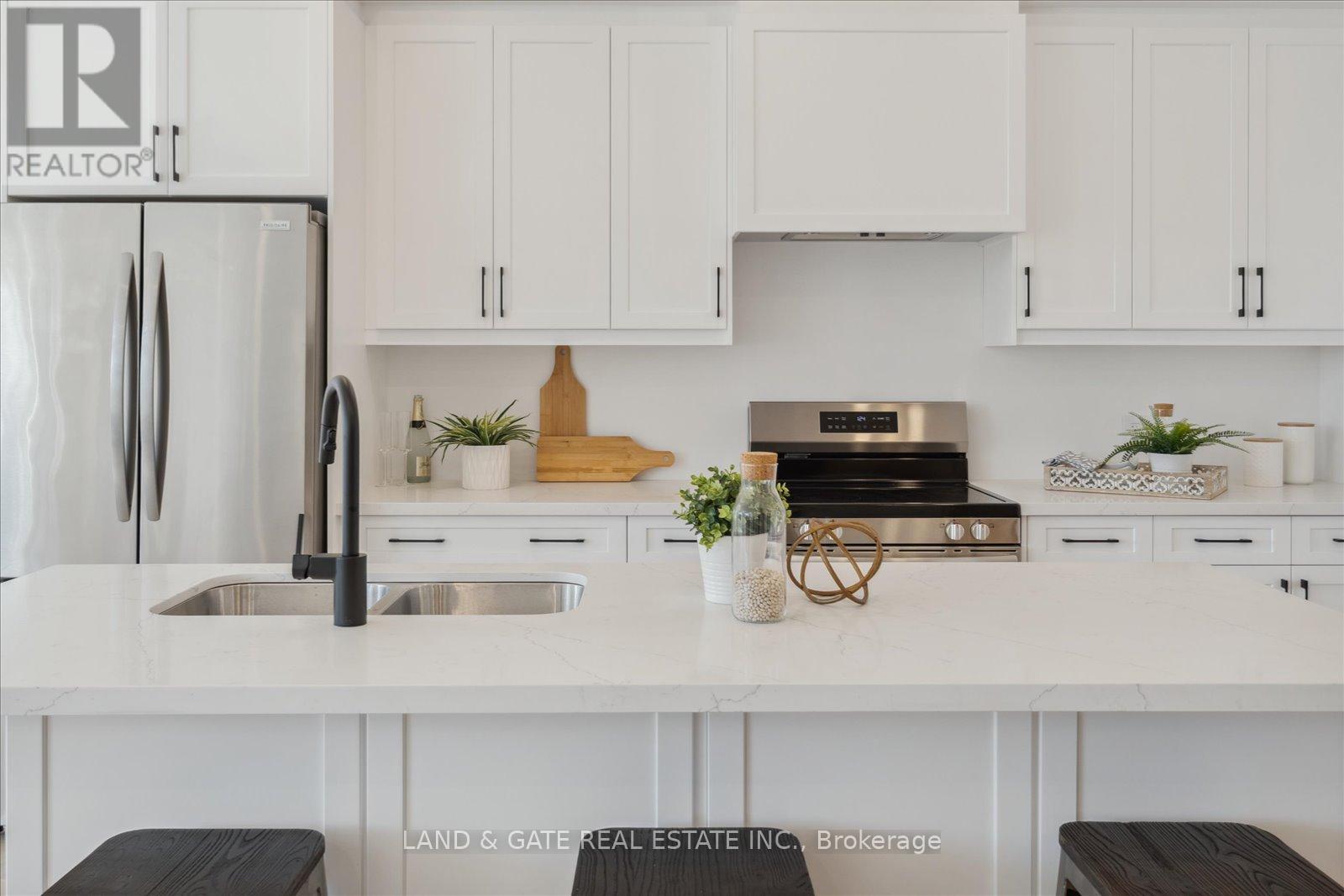 985 Queensdale Avenue, Oshawa, Ontario  L1H 1H4 - Photo 13 - E12683514