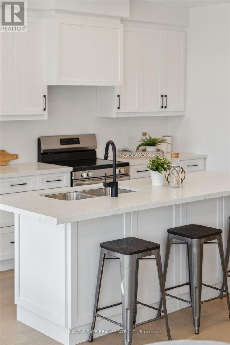 985 Queensdale Avenue, Oshawa, Ontario  L1H 1H4 - Photo 14 - E12683514