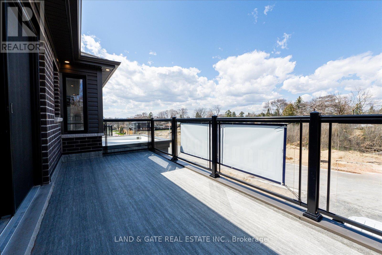 985 Queensdale Avenue, Oshawa, Ontario  L1H 1H4 - Photo 5 - E12683514