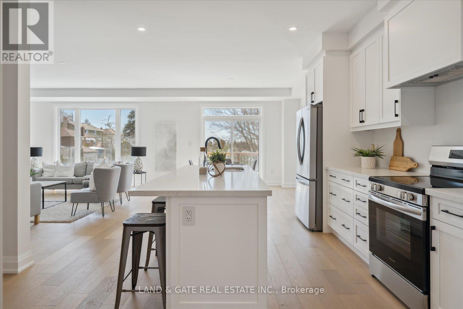 985 Queensdale Avenue, Oshawa, Ontario  L1H 1H4 - Photo 7 - E12683514