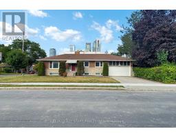 105 BETTY ANN DRIVE, Toronto, Ontario