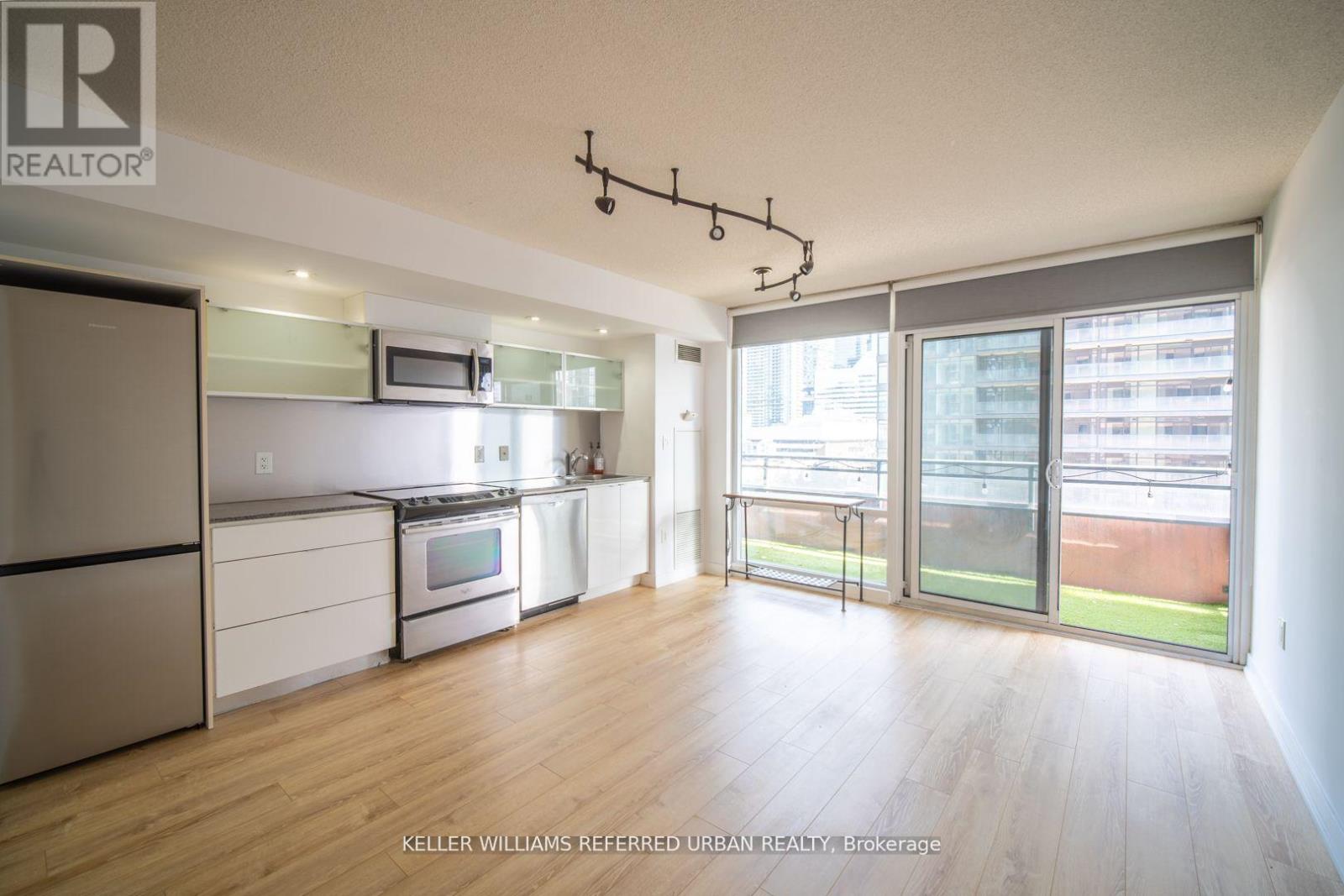 609 - 4k Spadina E, Toronto, Ontario  M5V 3Y9 - Photo 2 - C12683554