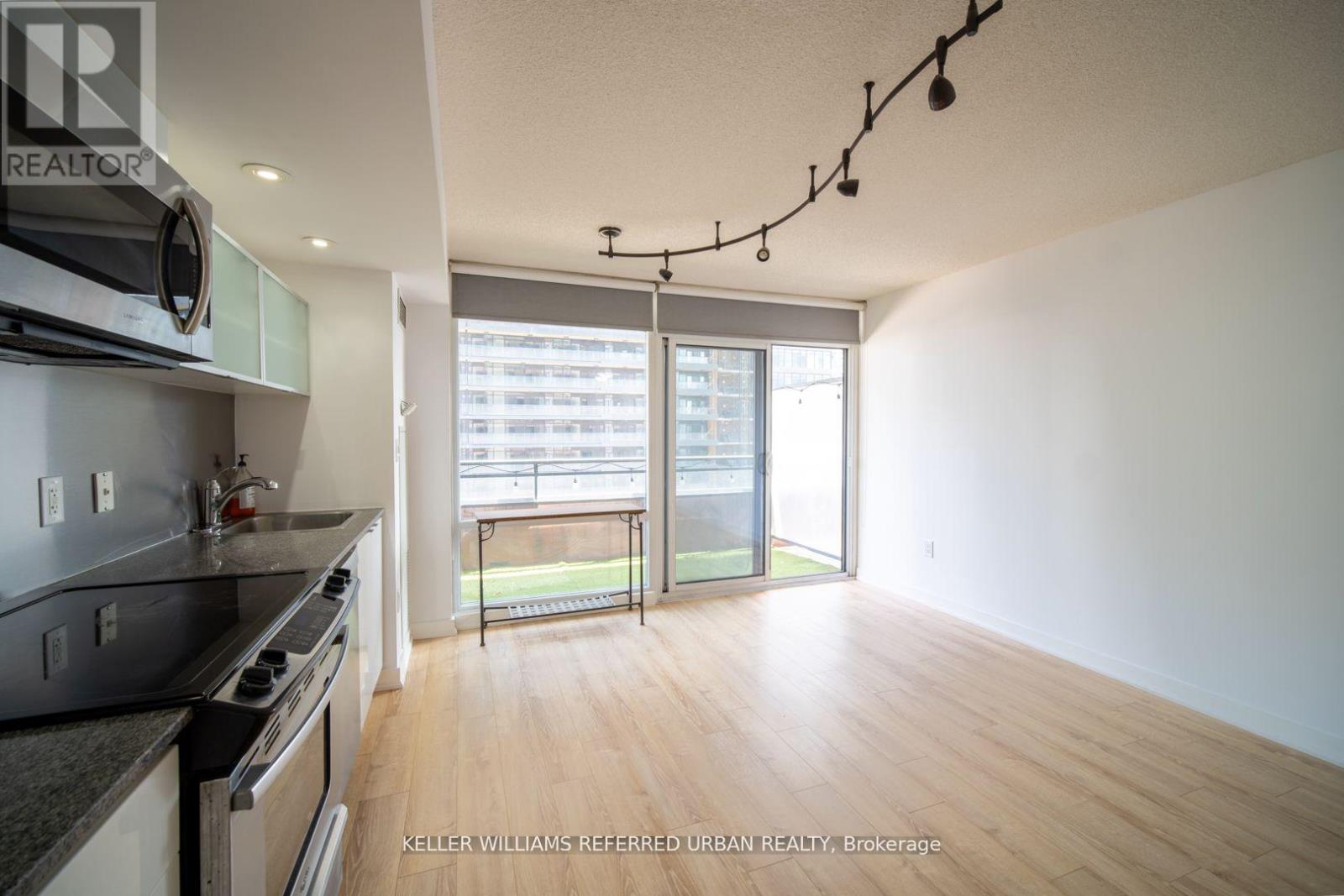 609 - 4k Spadina E, Toronto, Ontario  M5V 3Y9 - Photo 4 - C12683554