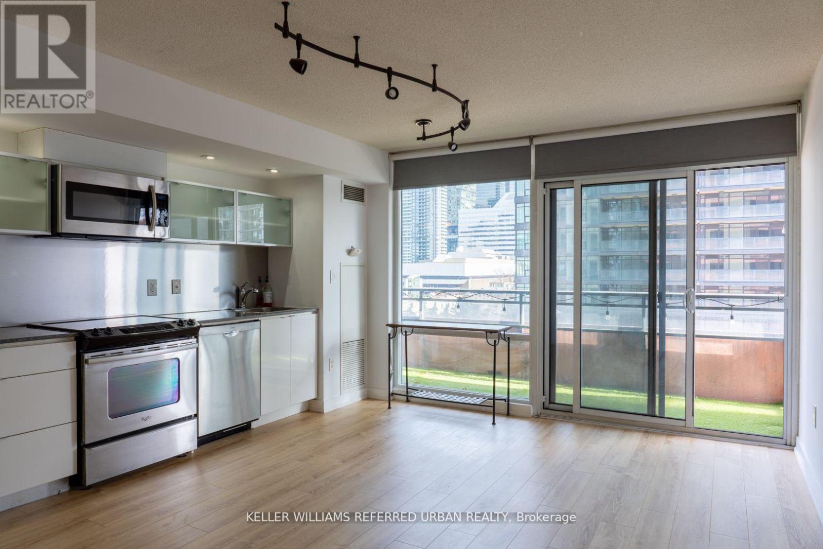 609 - 4k Spadina E, Toronto, Ontario  M5V 3Y9 - Photo 5 - C12683554