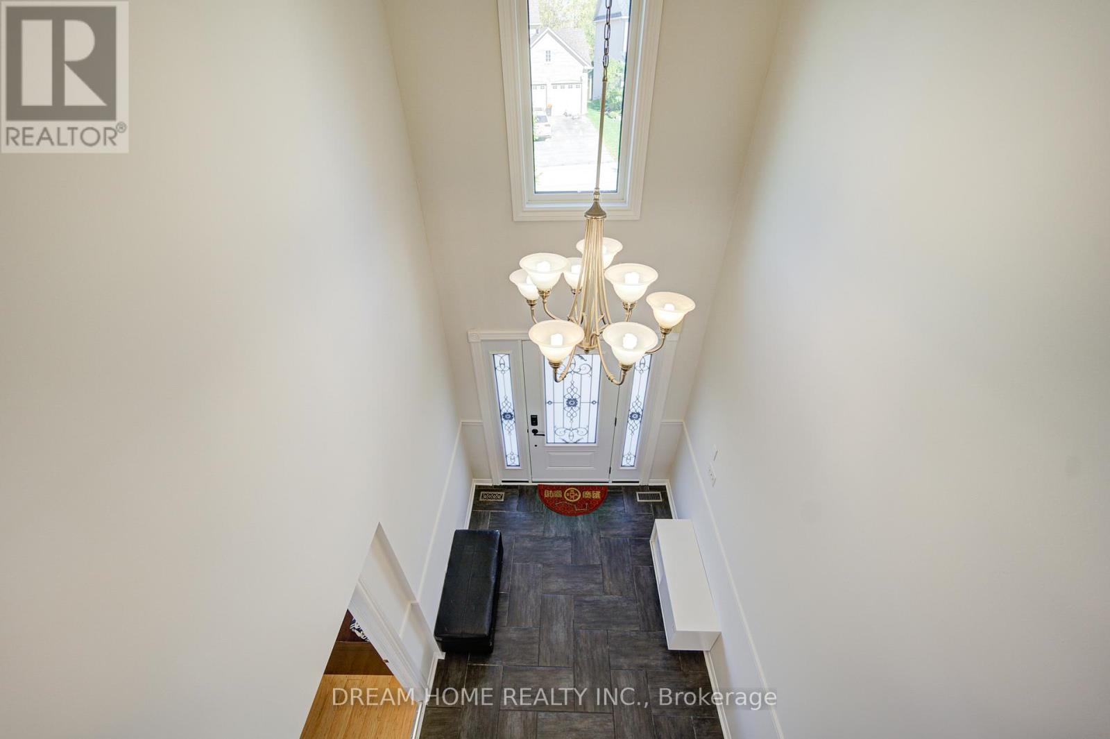 23 Viscount Way, East Gwillimbury, Ontario  L0G 1M0 - Photo 3 - N12683558