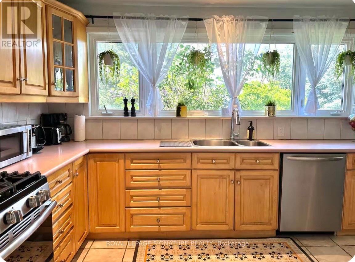 1350 Rebecca Street, Oakville, Ontario  L6L 1Z4 - Photo 11 - W12672052