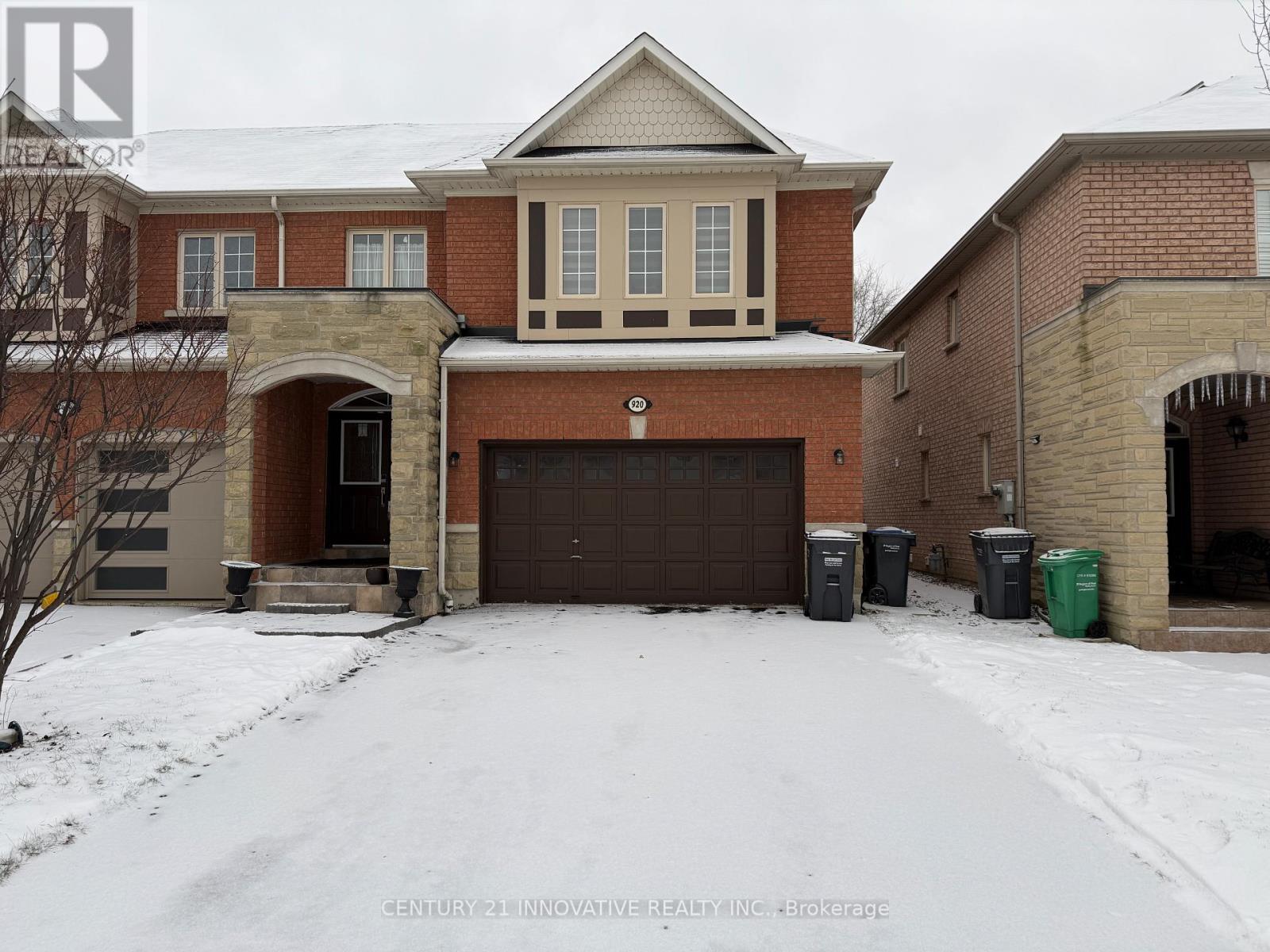 920 Mandolin Place, Mississauga, Ontario  L5W 1S3 - Photo 2 - W12683528