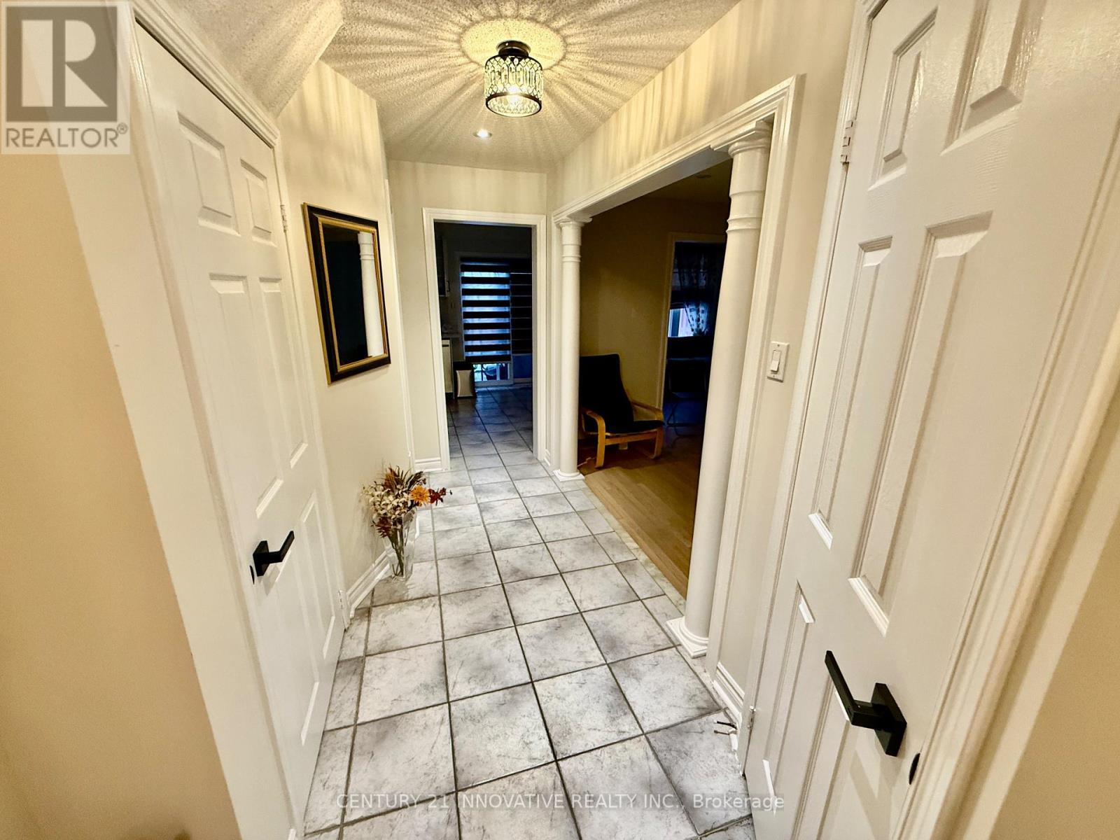 920 Mandolin Place, Mississauga, Ontario  L5W 1S3 - Photo 5 - W12683528