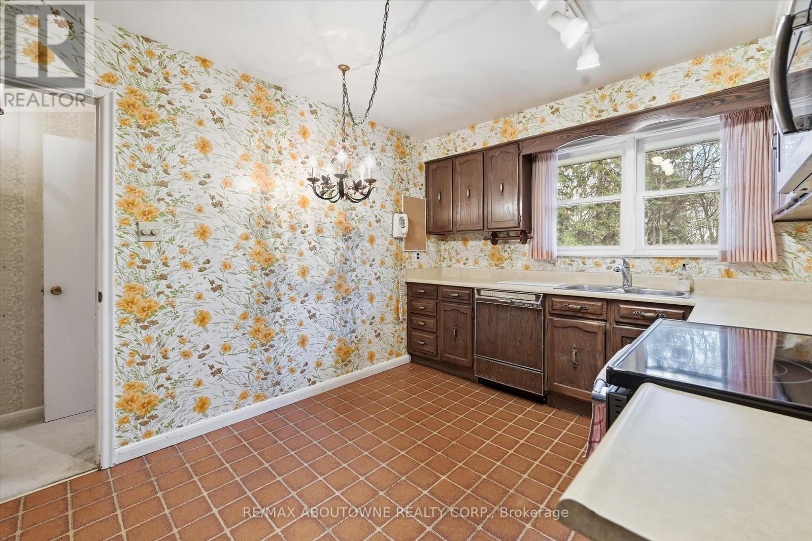 1087 Linbrook Road, Oakville, Ontario  L6J 2L2 - Photo 15 - W12683532