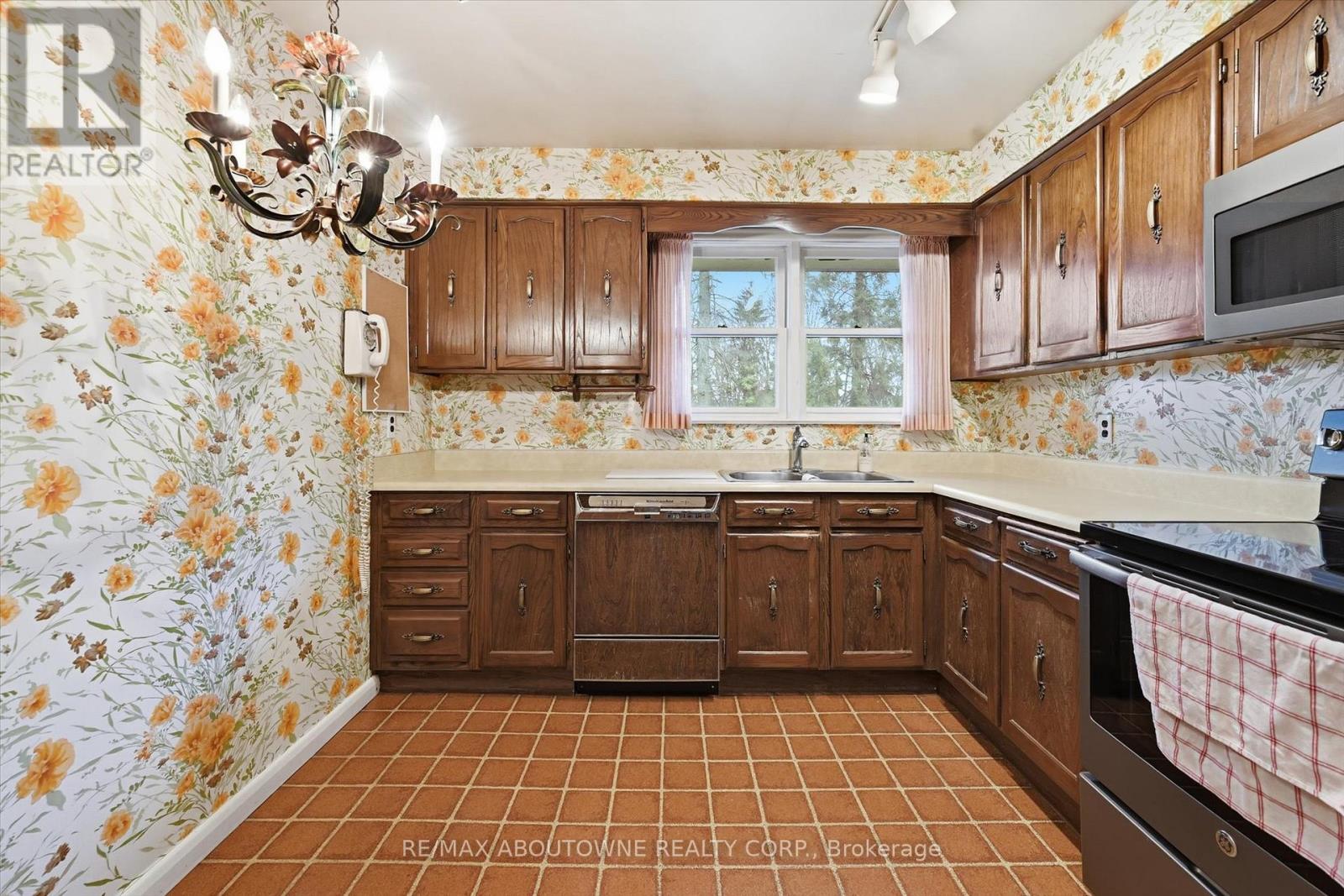 1087 Linbrook Road, Oakville, Ontario  L6J 2L2 - Photo 18 - W12683532