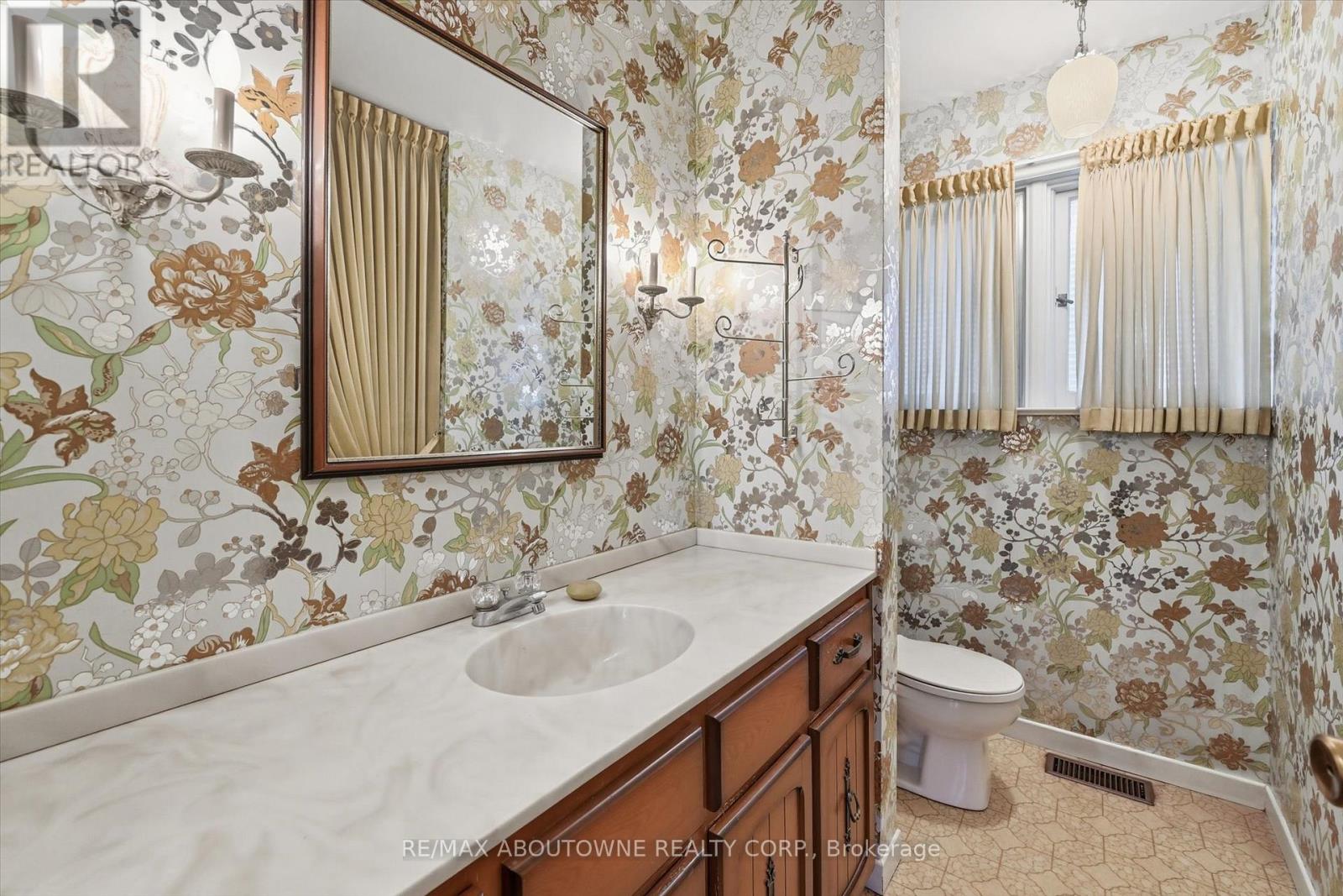 1087 Linbrook Road, Oakville, Ontario  L6J 2L2 - Photo 29 - W12683532