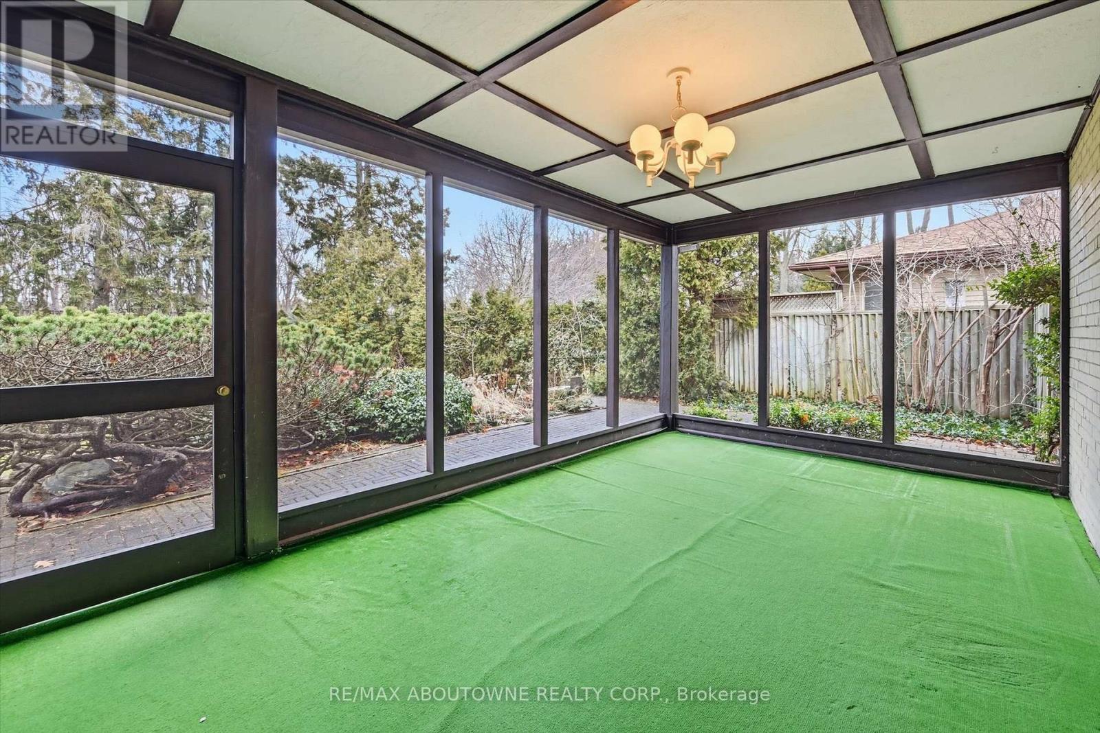 1087 Linbrook Road, Oakville, Ontario  L6J 2L2 - Photo 38 - W12683532