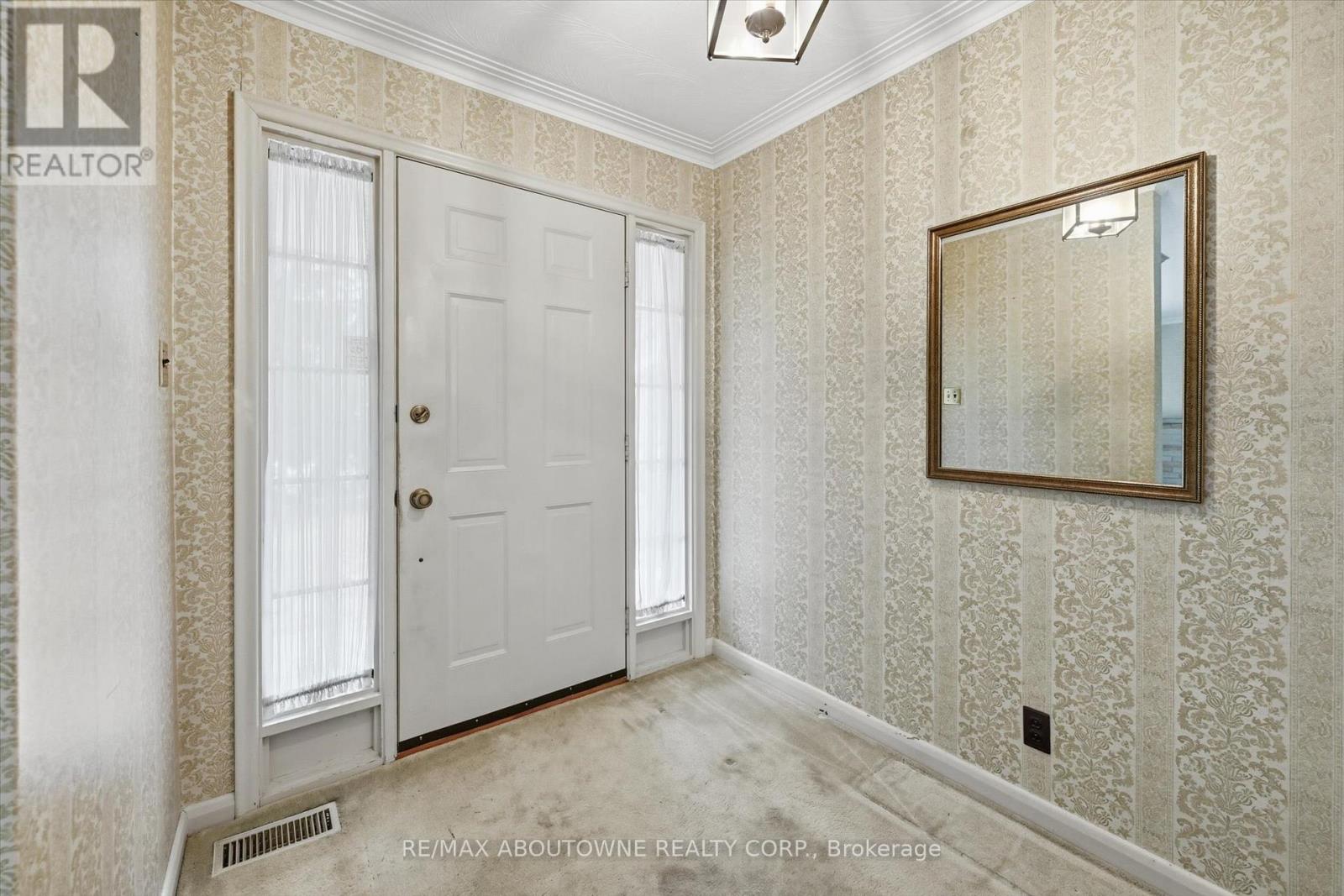 1087 Linbrook Road, Oakville, Ontario  L6J 2L2 - Photo 4 - W12683532