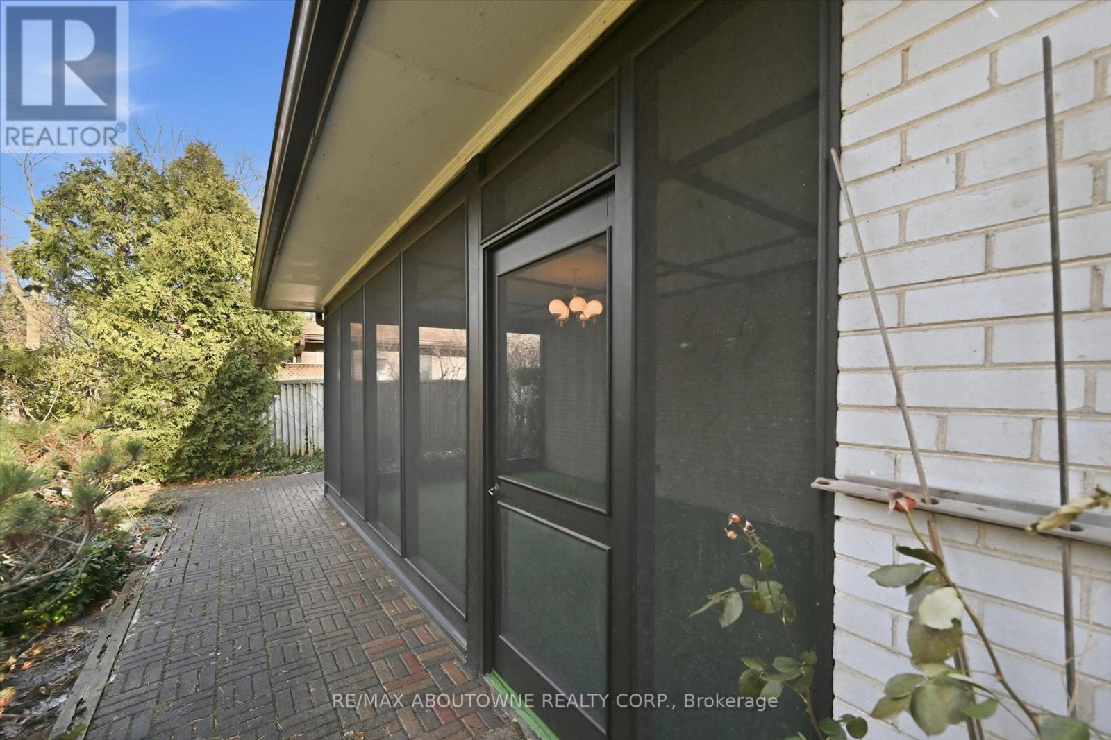 1087 Linbrook Road, Oakville, Ontario  L6J 2L2 - Photo 40 - W12683532