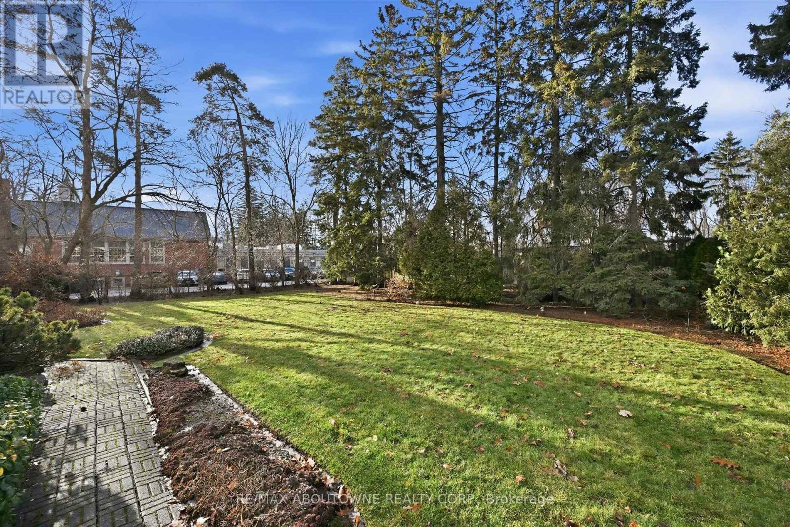 1087 Linbrook Road, Oakville, Ontario  L6J 2L2 - Photo 43 - W12683532