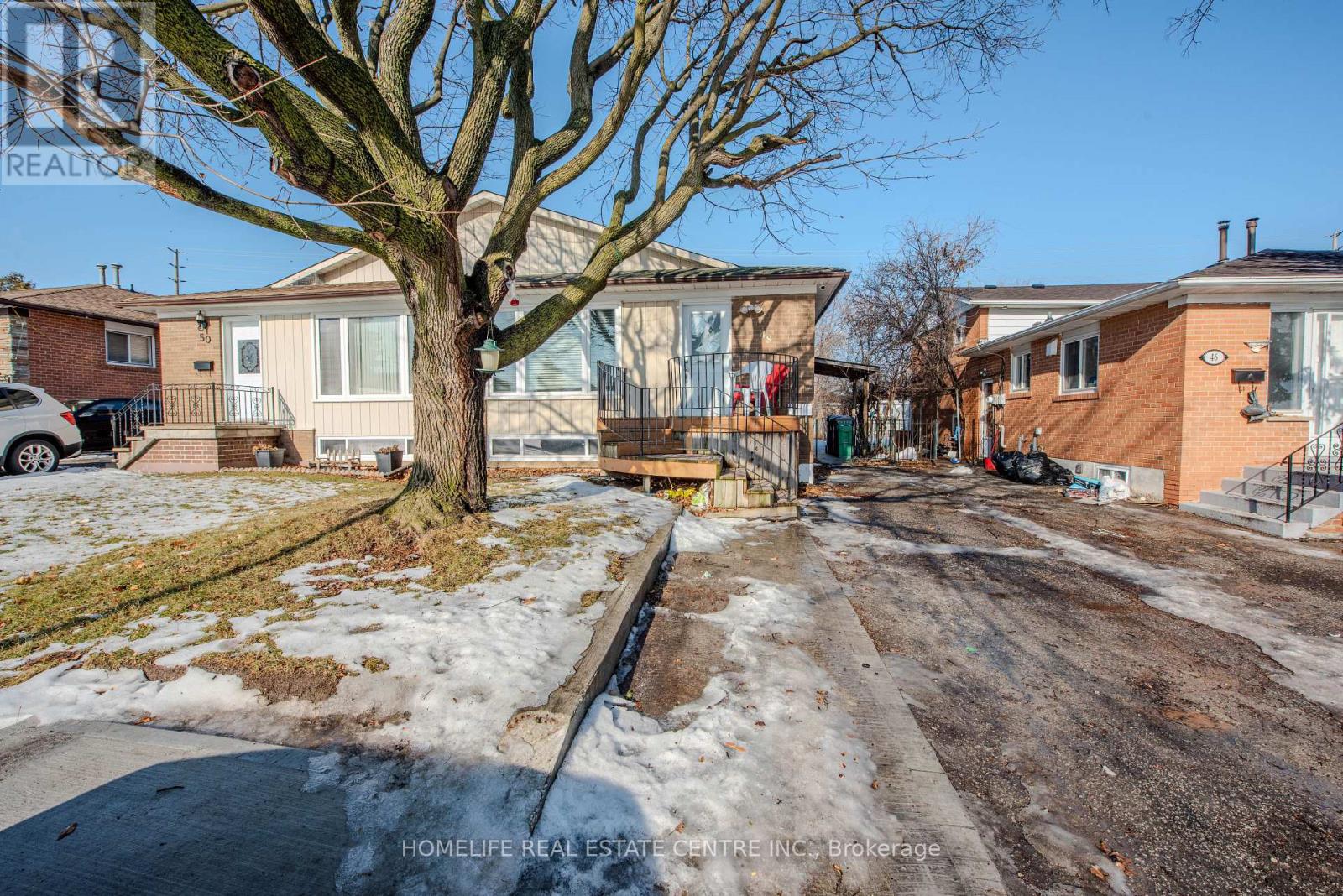 48 Northwood Drive, Brampton, Ontario  L6X 2L2 - Photo 2 - W12683570