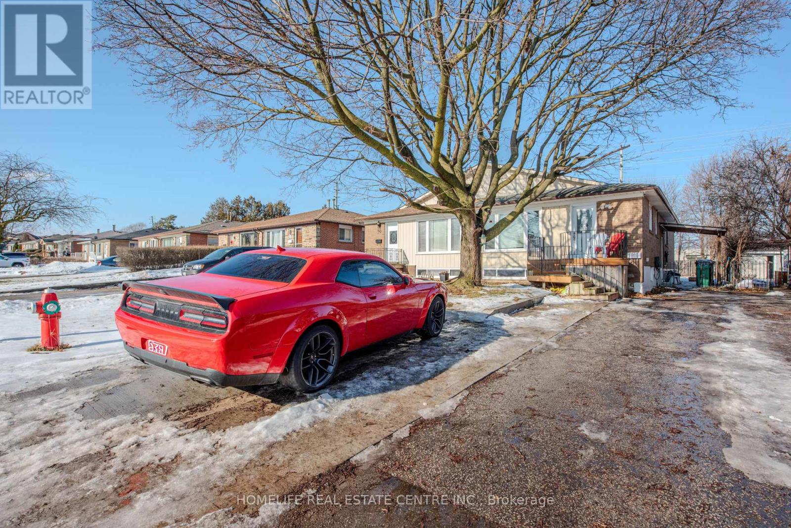 48 Northwood Drive, Brampton, Ontario  L6X 2L2 - Photo 4 - W12683570