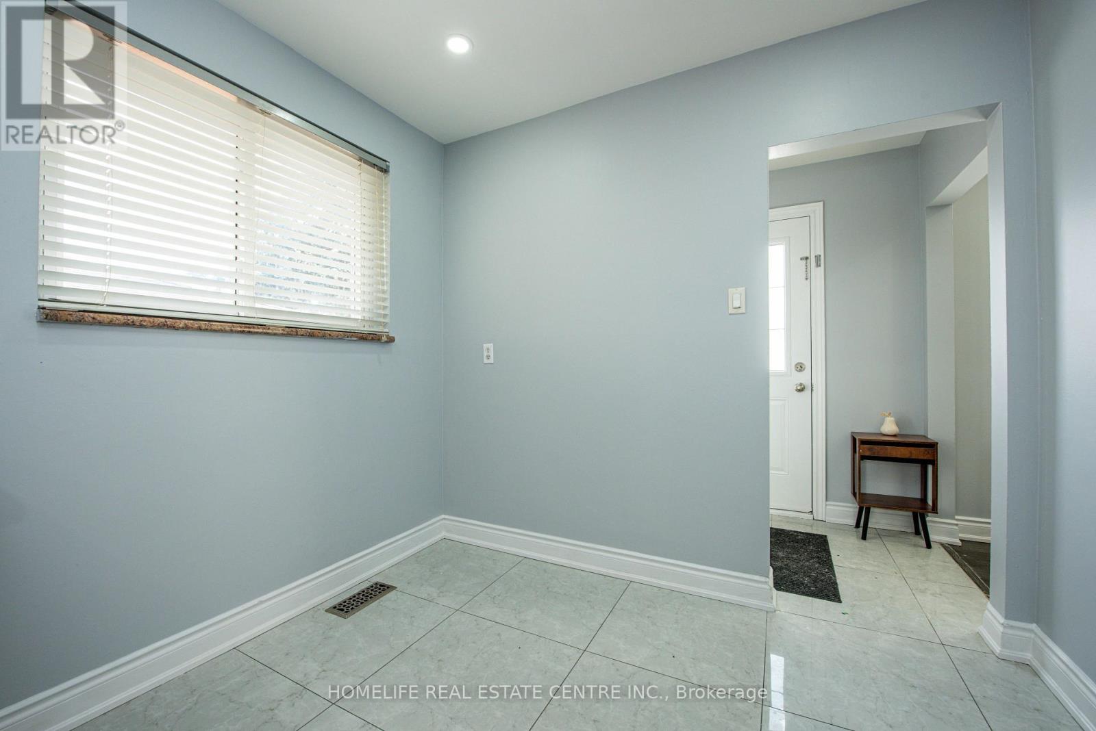 48 Northwood Drive, Brampton, Ontario  L6X 2L2 - Photo 8 - W12683570