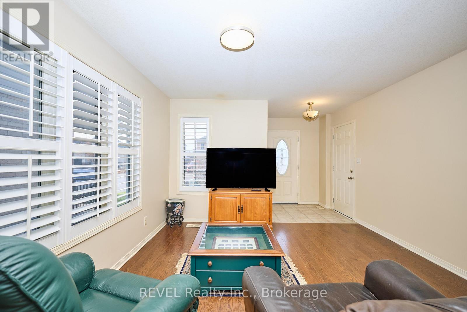 104 Tuliptree Road, Thorold, Ontario  L2V 0A5 - Photo 4 - X12683306