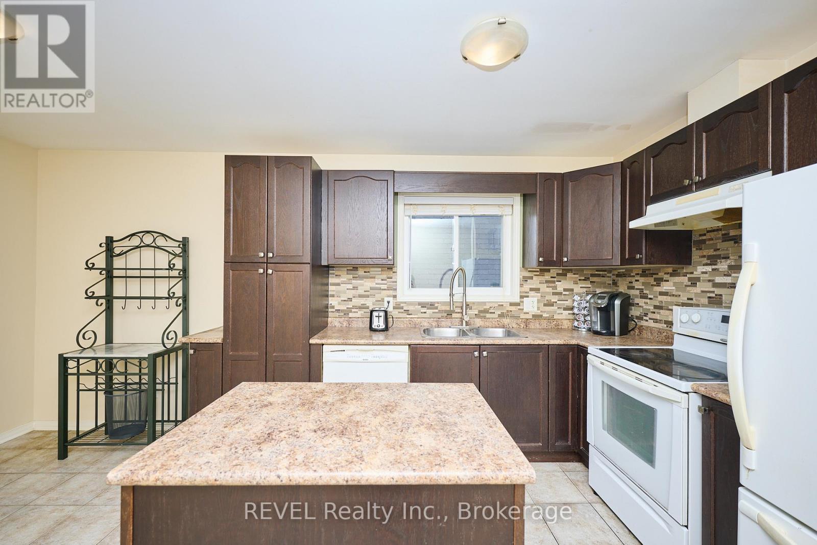 104 Tuliptree Road, Thorold, Ontario  L2V 0A5 - Photo 9 - X12683306