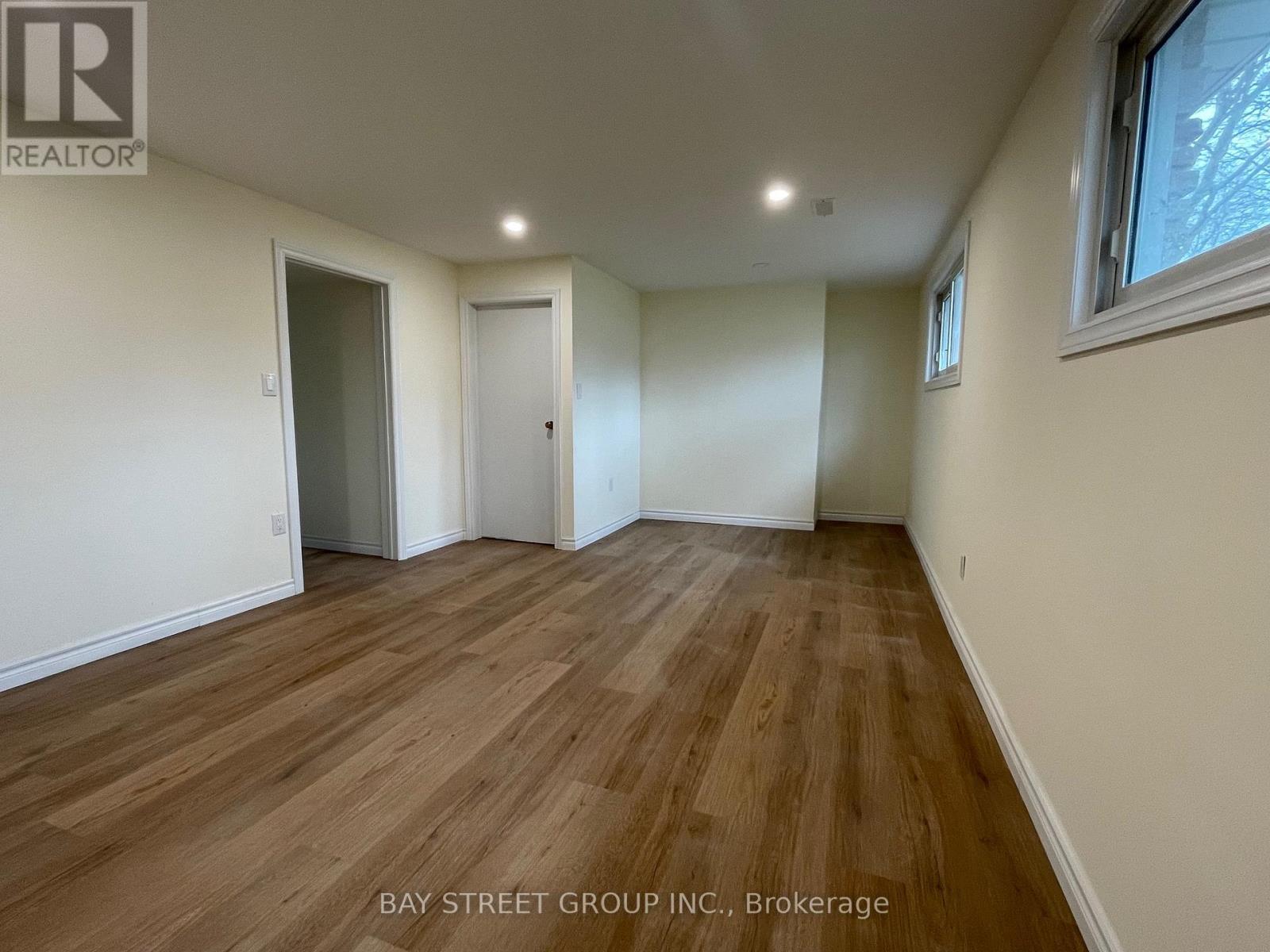 6826 Stokes Street N, Niagara Falls, Ontario  L2G 2H3 - Photo 2 - X12683542