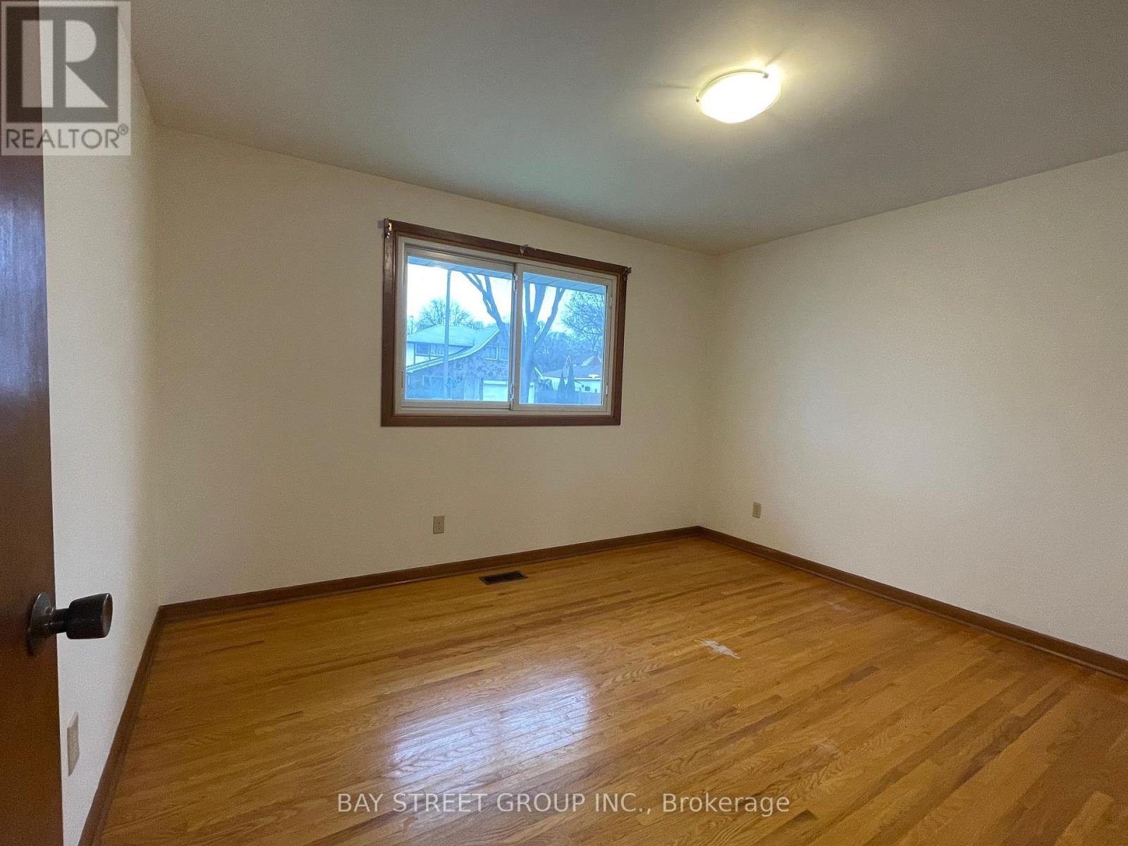 6826 Stokes Street N, Niagara Falls, Ontario  L2G 2H3 - Photo 6 - X12683542