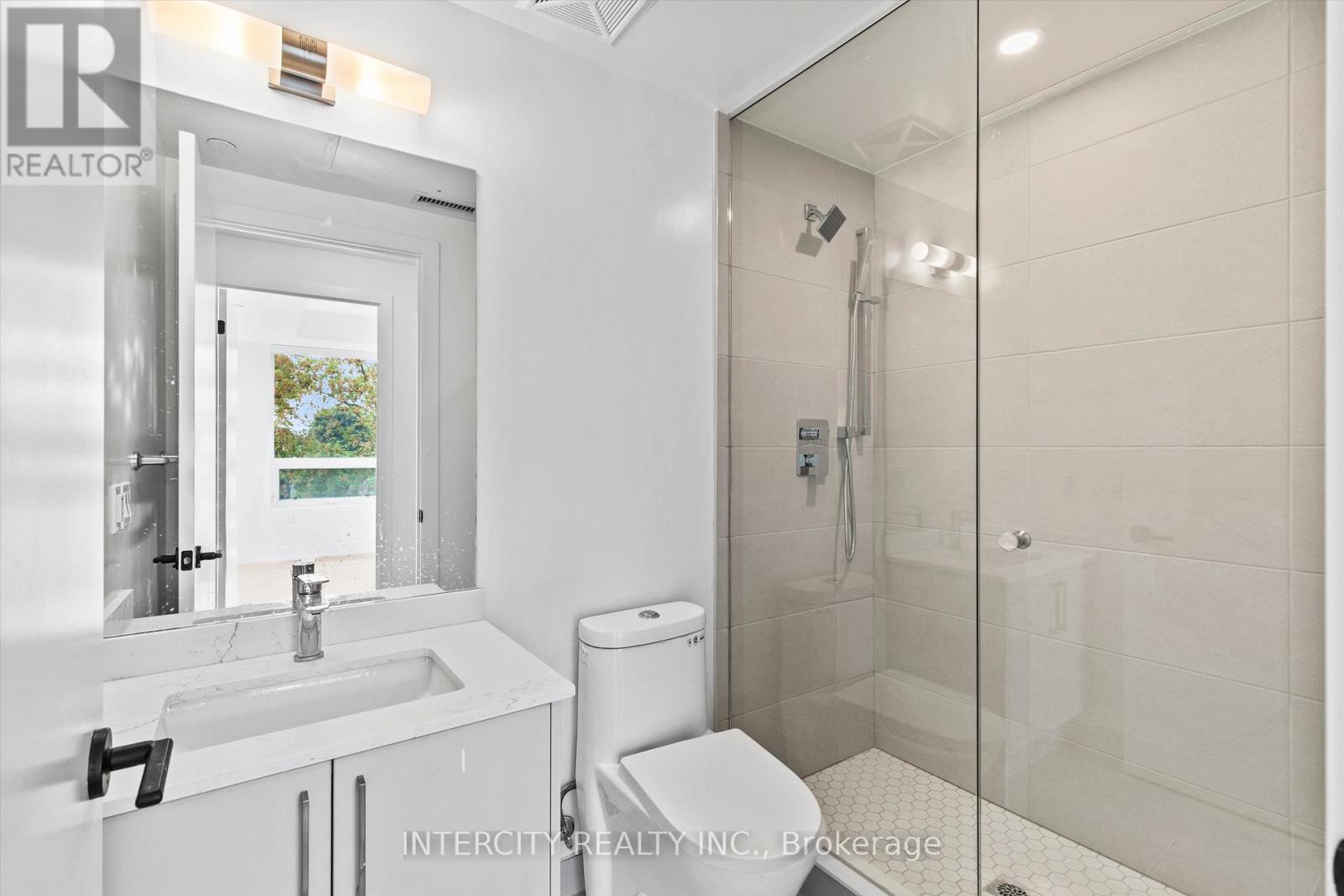 349 - 2075 King Road, King, Ontario  L7B 0R6 - Photo 14 - N12433657