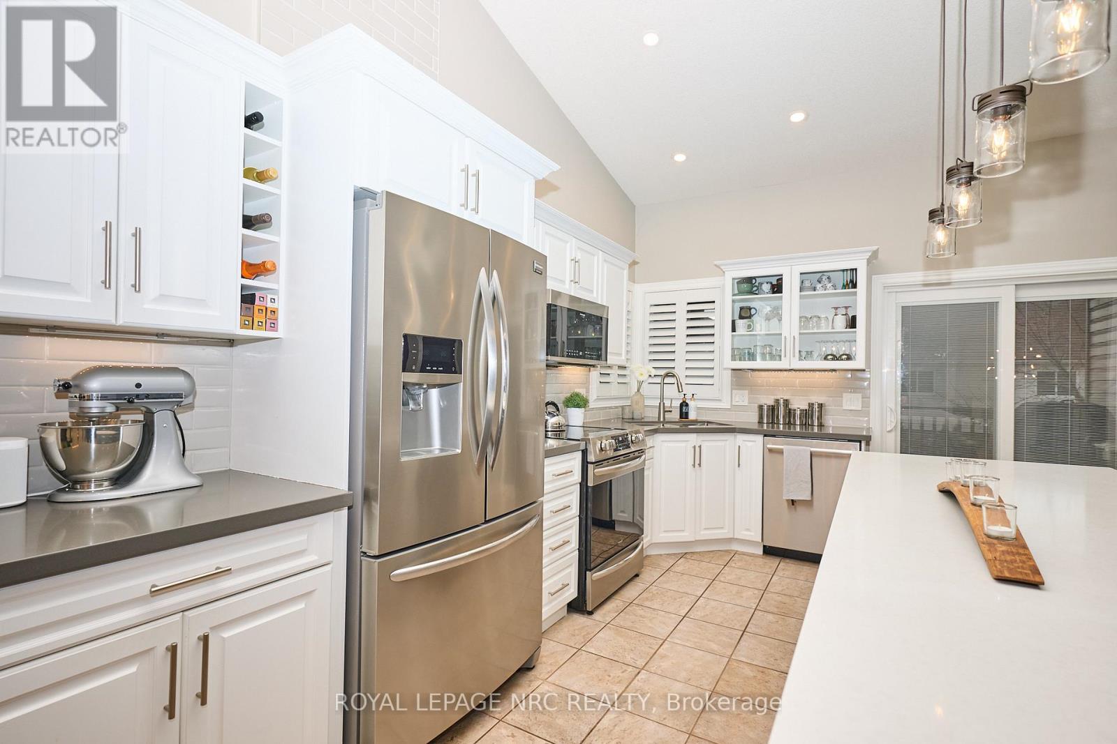 4474 Francesco Avenue, Niagara Falls, Ontario  L2H 3H4 - Photo 8 - X12683618