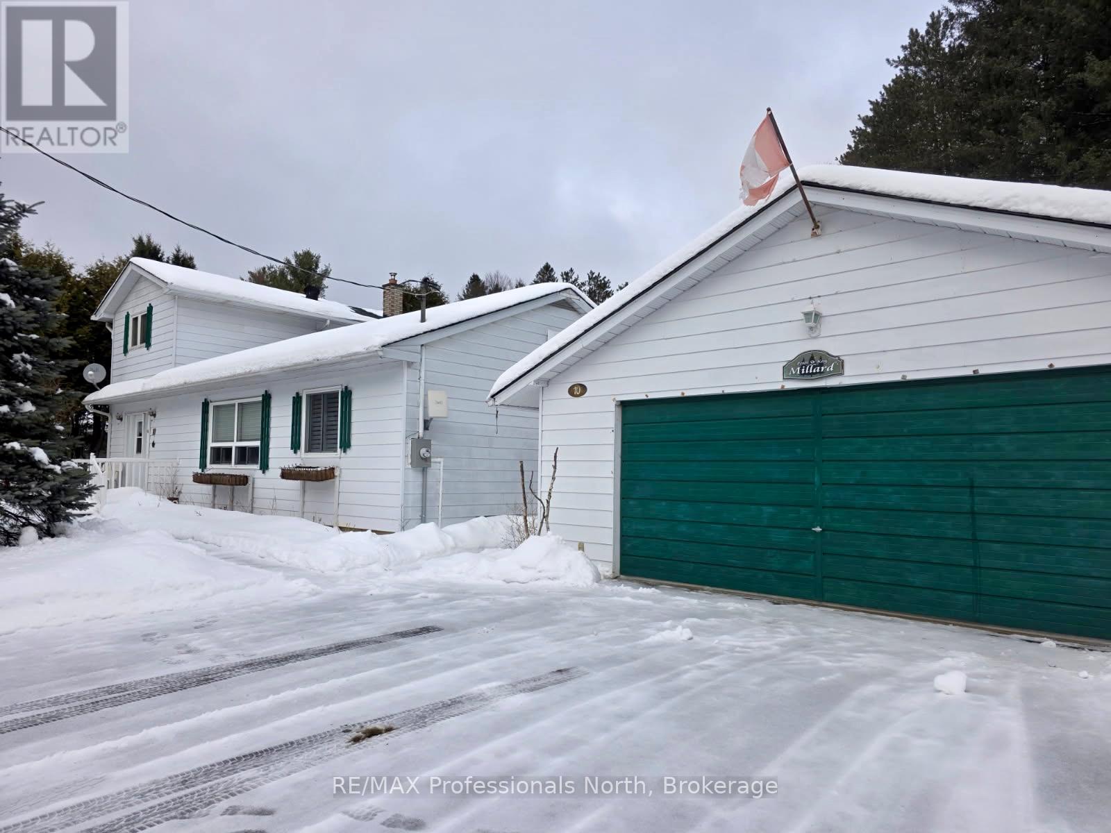 10 Stouffer Street, Minden Hills, Ontario K0M 2K0 - Photo 2 - X12280086