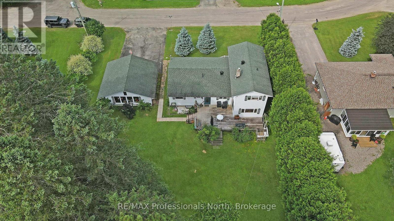 10 Stouffer Street, Minden Hills, Ontario K0M 2K0 - Photo 47 - X12280086