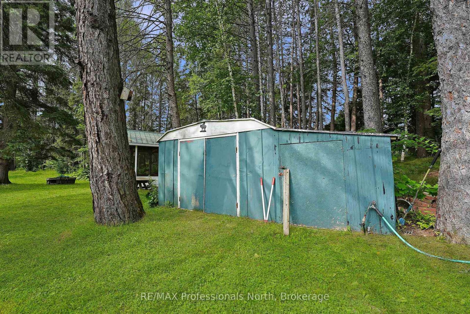 10 Stouffer Street, Minden Hills, Ontario K0M 2K0 - Photo 40 - X12280086