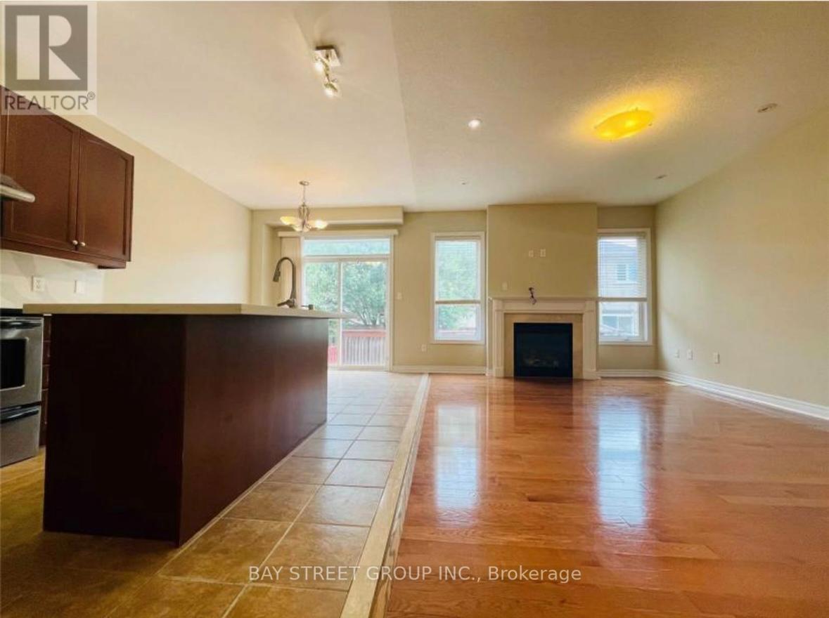 78 Pillar Rock Crescent, Markham (Victoria Manor-Jennings Gate), Ontario  L6C 3H8 - Photo 4 - N12683590