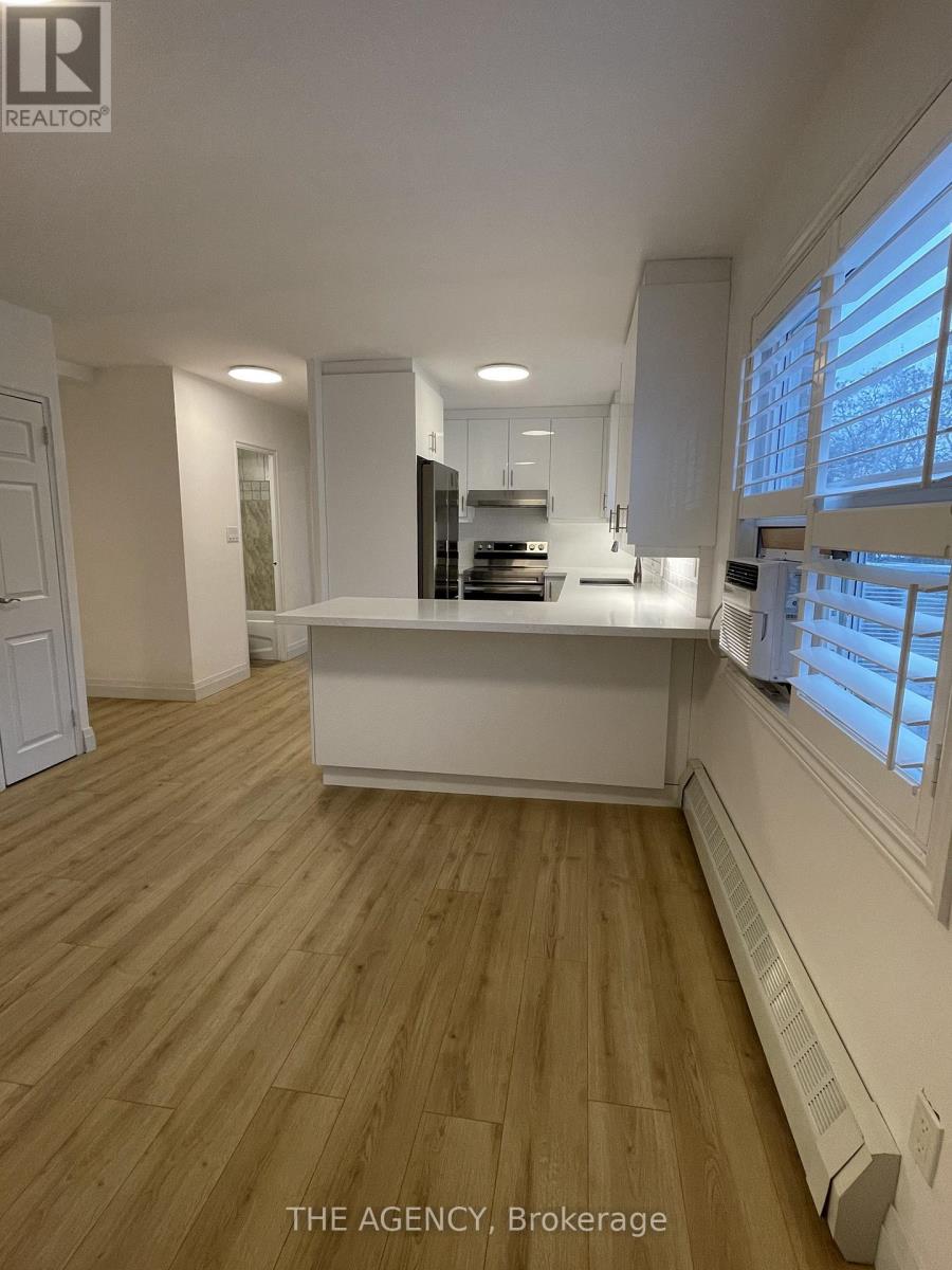 2 - 2940 Dundas Street W, Toronto, Ontario  M6P 1Y8 - Photo 6 - W12682552