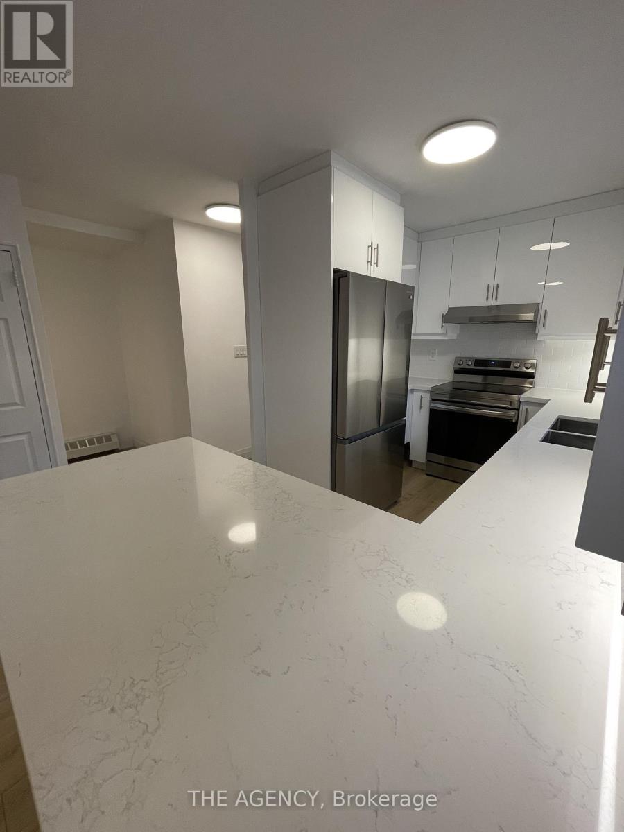 2 - 2940 Dundas Street W, Toronto, Ontario  M6P 1Y8 - Photo 8 - W12682552