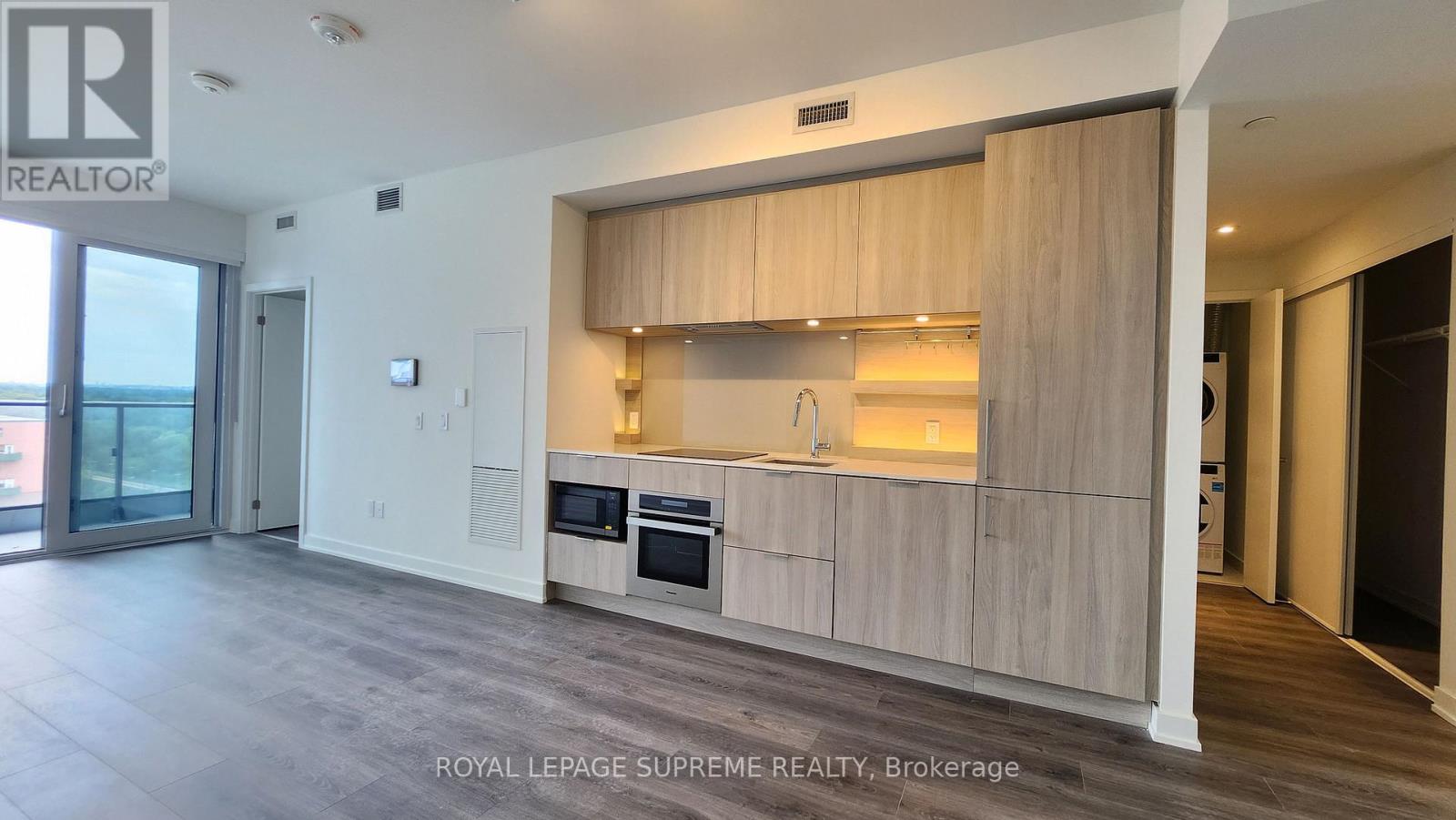 1212 - 28 Ann Street, Mississauga, Ontario  L5G 0E1 - Photo 2 - W12683604