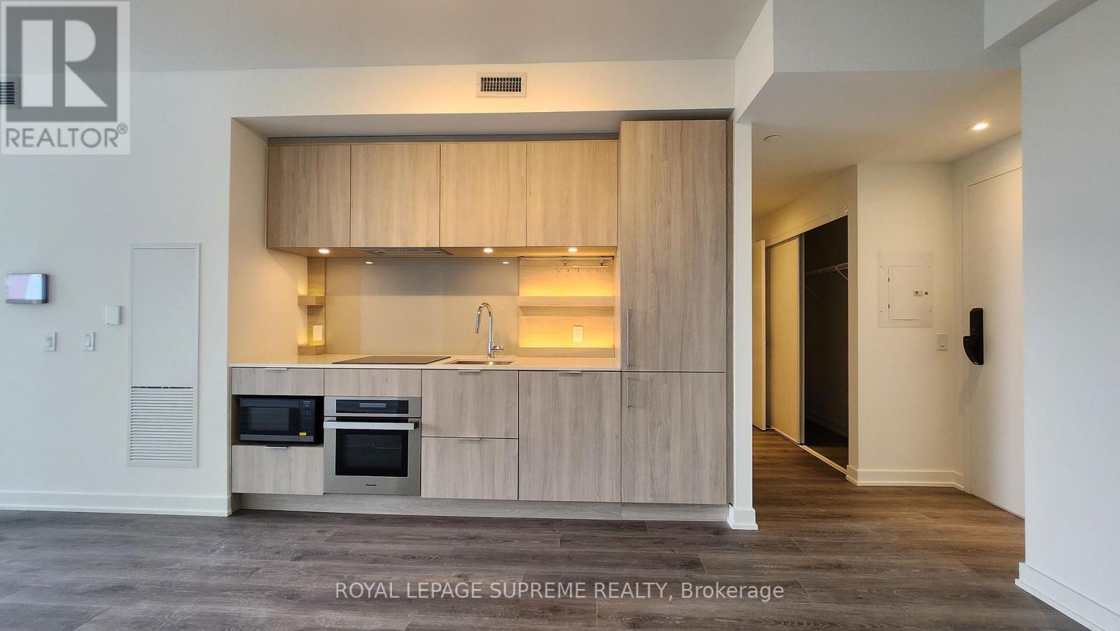 1212 - 28 Ann Street, Mississauga, Ontario  L5G 0E1 - Photo 3 - W12683604