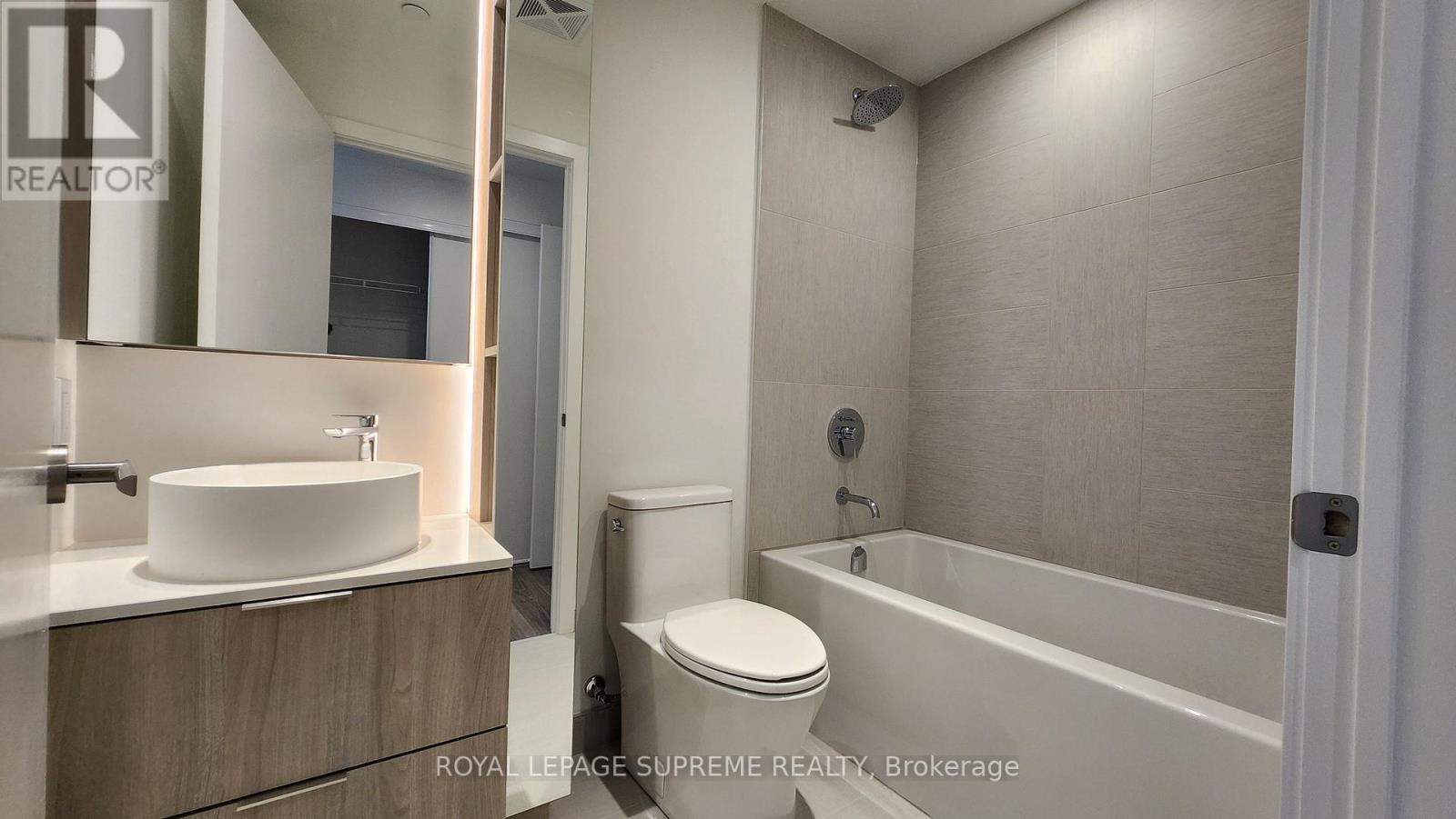 1212 - 28 Ann Street, Mississauga, Ontario  L5G 0E1 - Photo 4 - W12683604