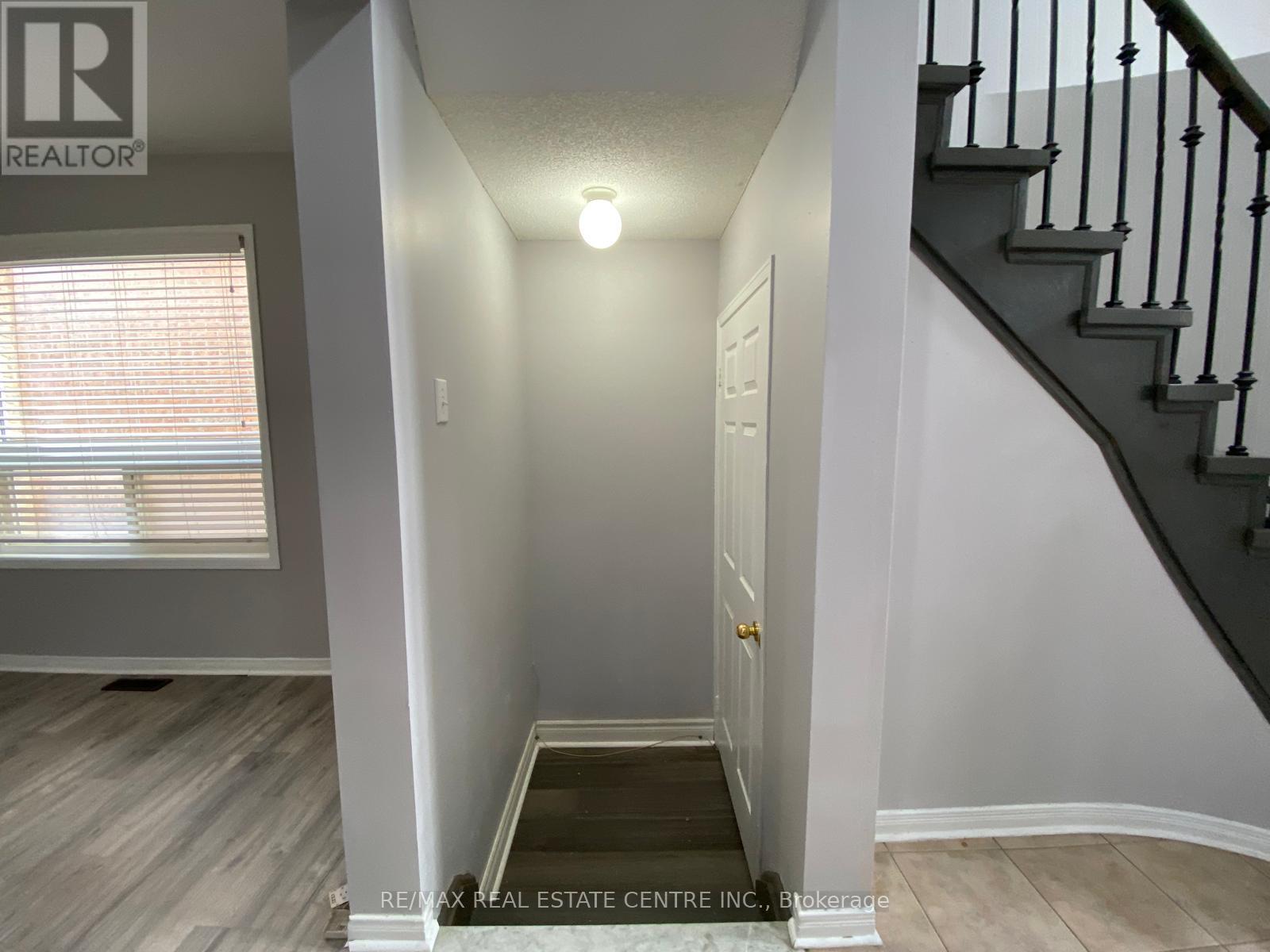 96 Luella Crescent, Brampton, Ontario  L7A 3H5 - Photo 4 - W12683610