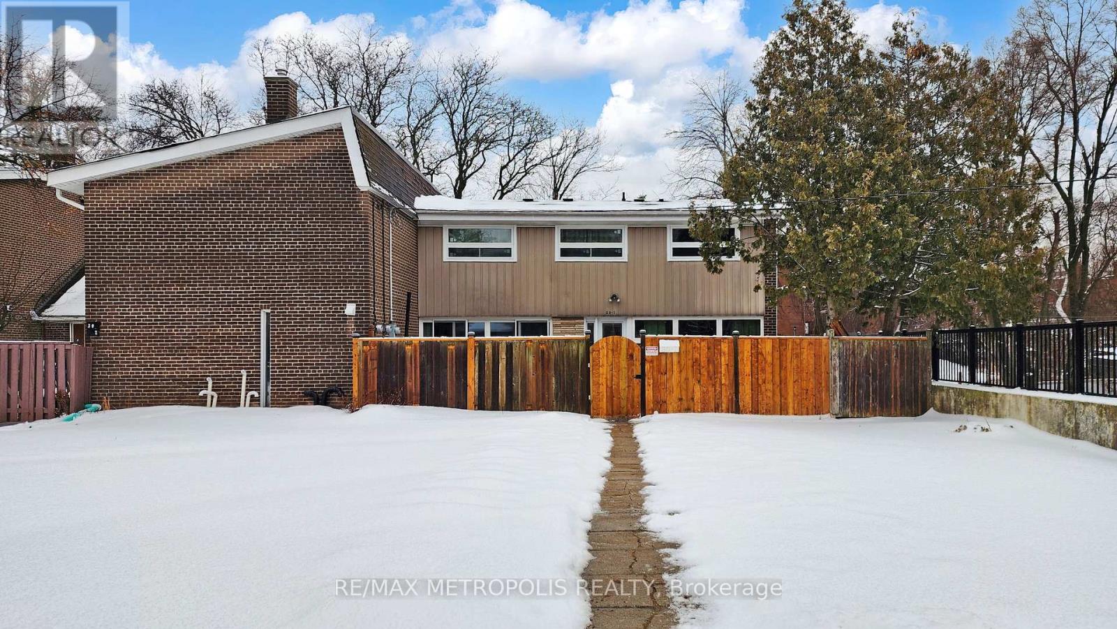 1 - 30 Sentinel Road, Toronto, Ontario  M3M 2Y8 - Photo 2 - W12683624