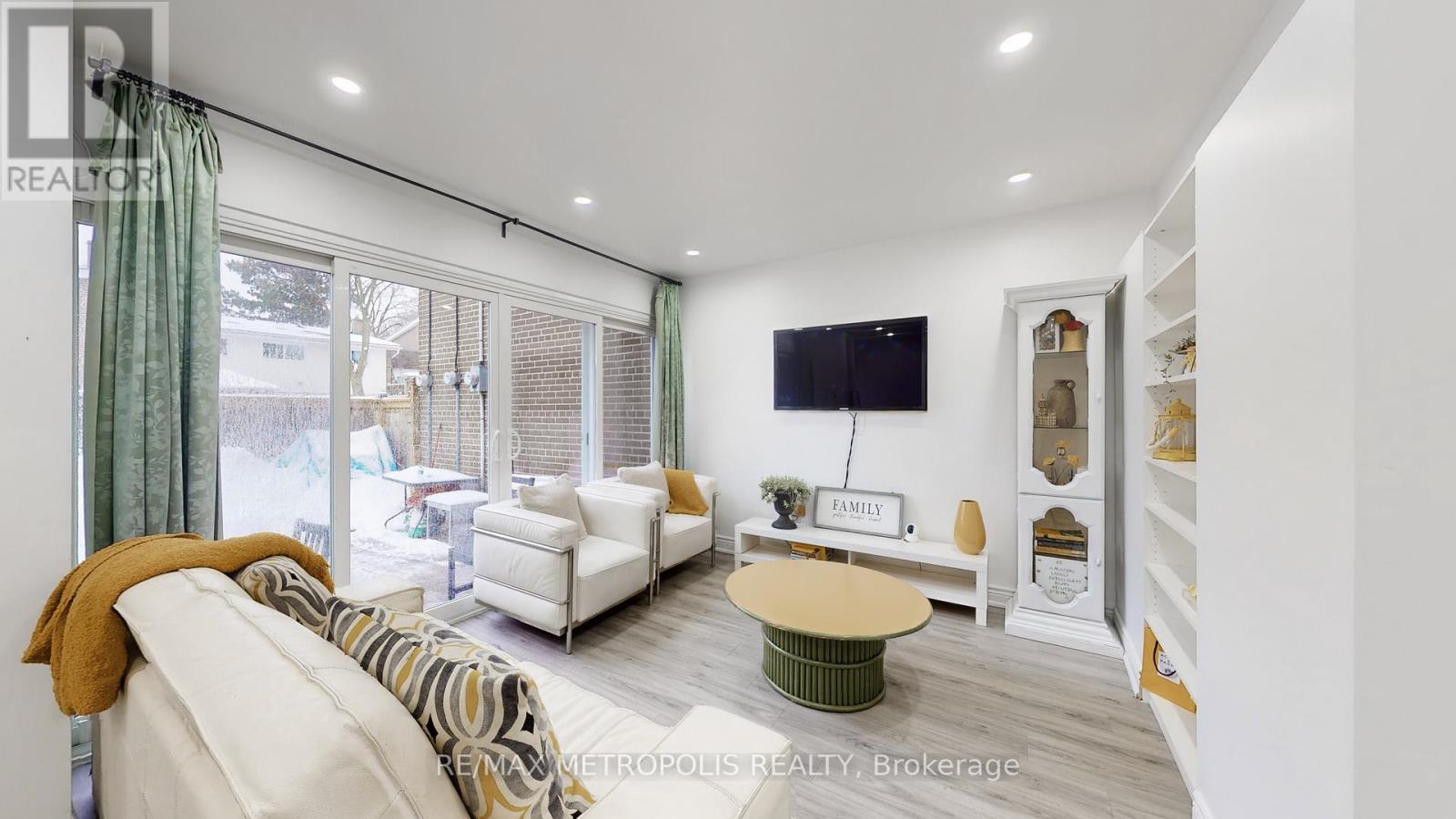 1 - 30 Sentinel Road, Toronto, Ontario  M3M 2Y8 - Photo 9 - W12683624