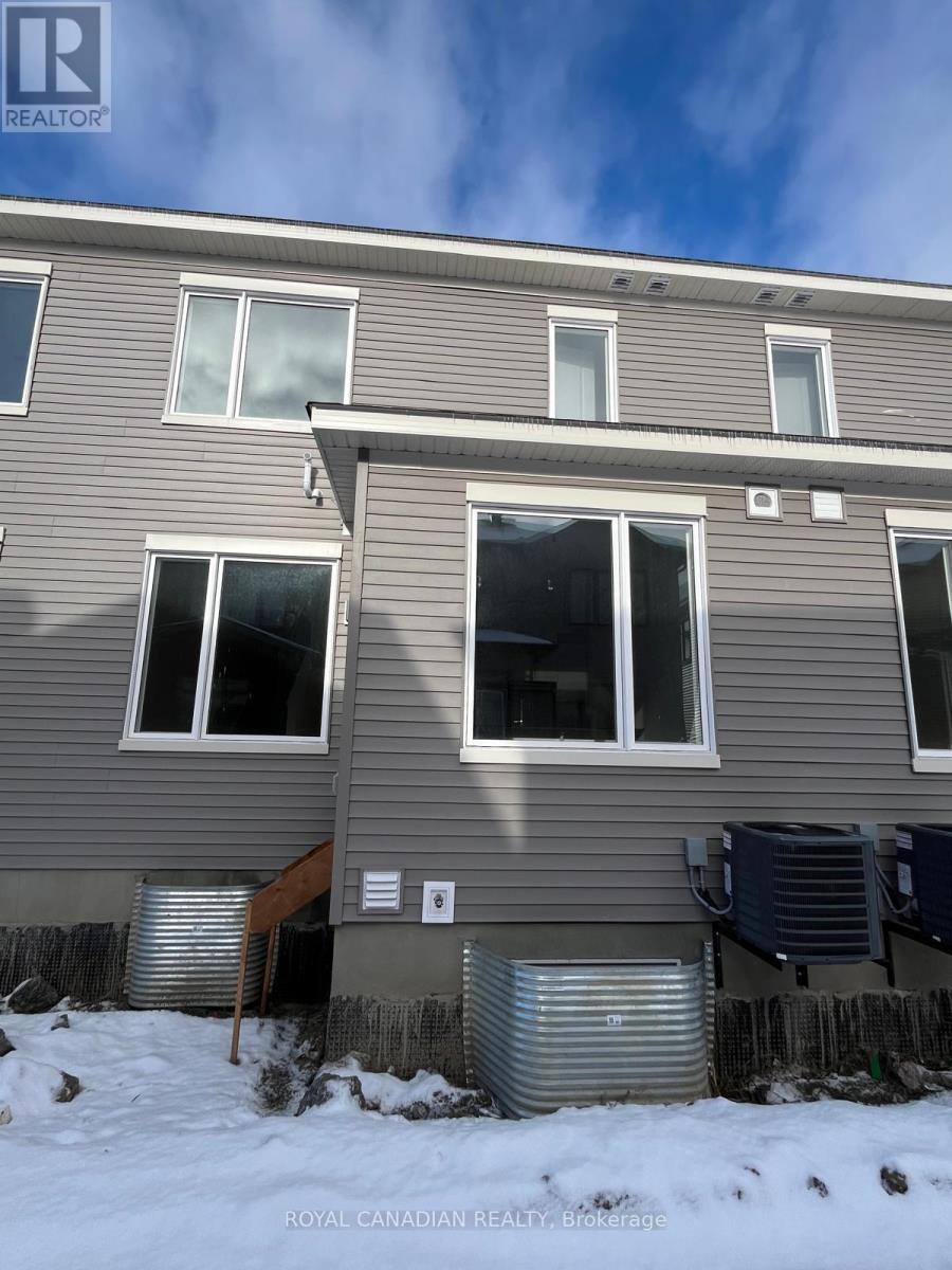 386 Les Emmerson Drive, Ottawa, Ontario  K2J 7L7 - Photo 15 - X12683616