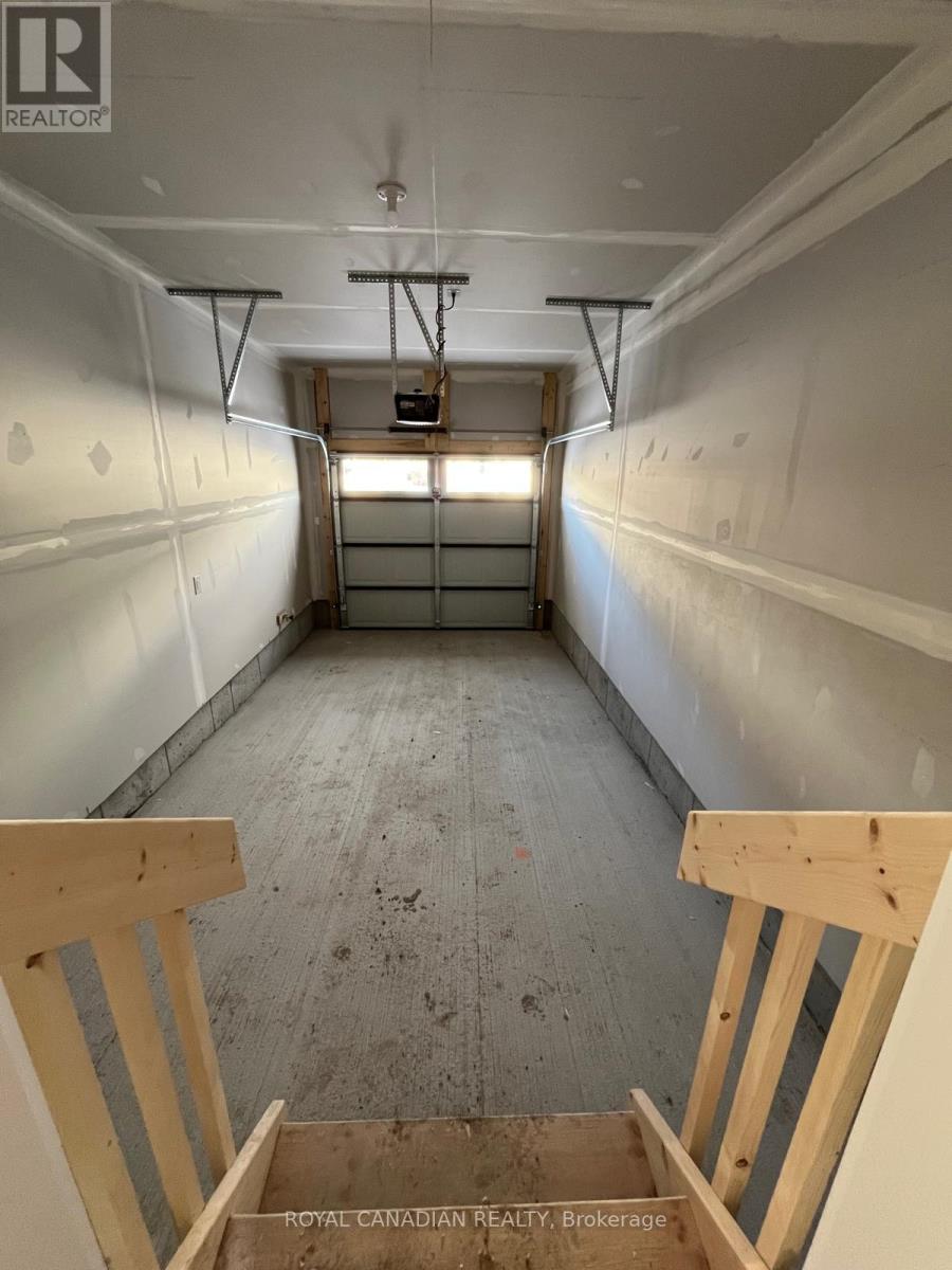 386 Les Emmerson Drive, Ottawa, Ontario  K2J 7L7 - Photo 16 - X12683616