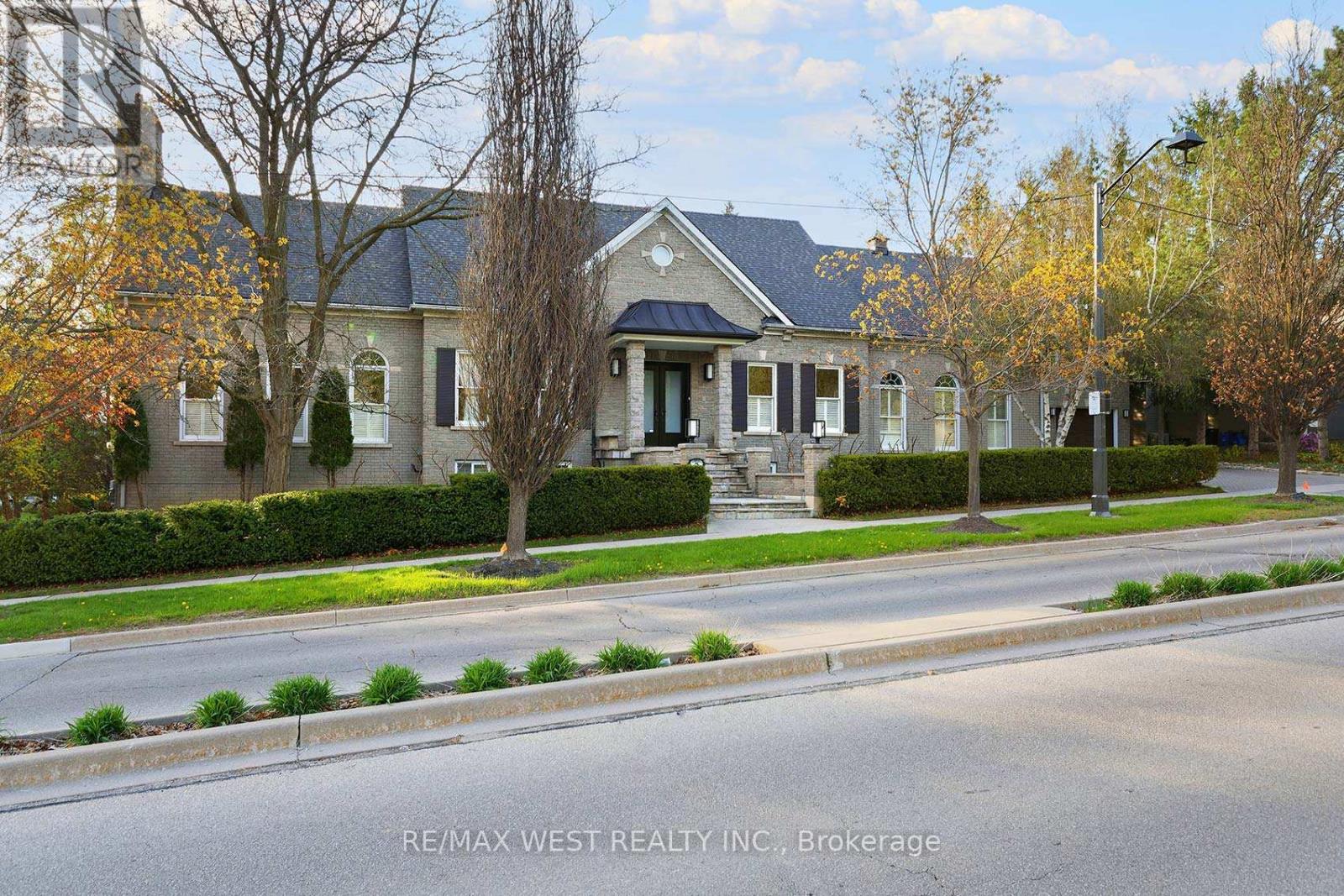 5 Humberview Drive, Vaughan, Ontario  L4H 1B1 - Photo 2 - N12586820