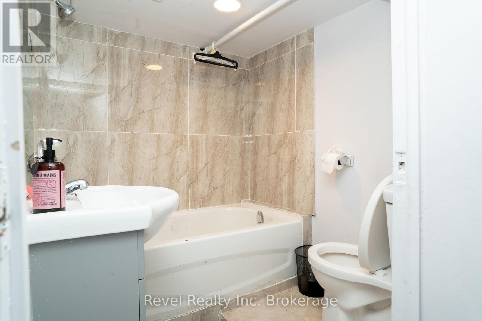 407 Ferguson Street, North Bay (Central), Ontario  P1B 1X3 - Photo 11 - X12683688