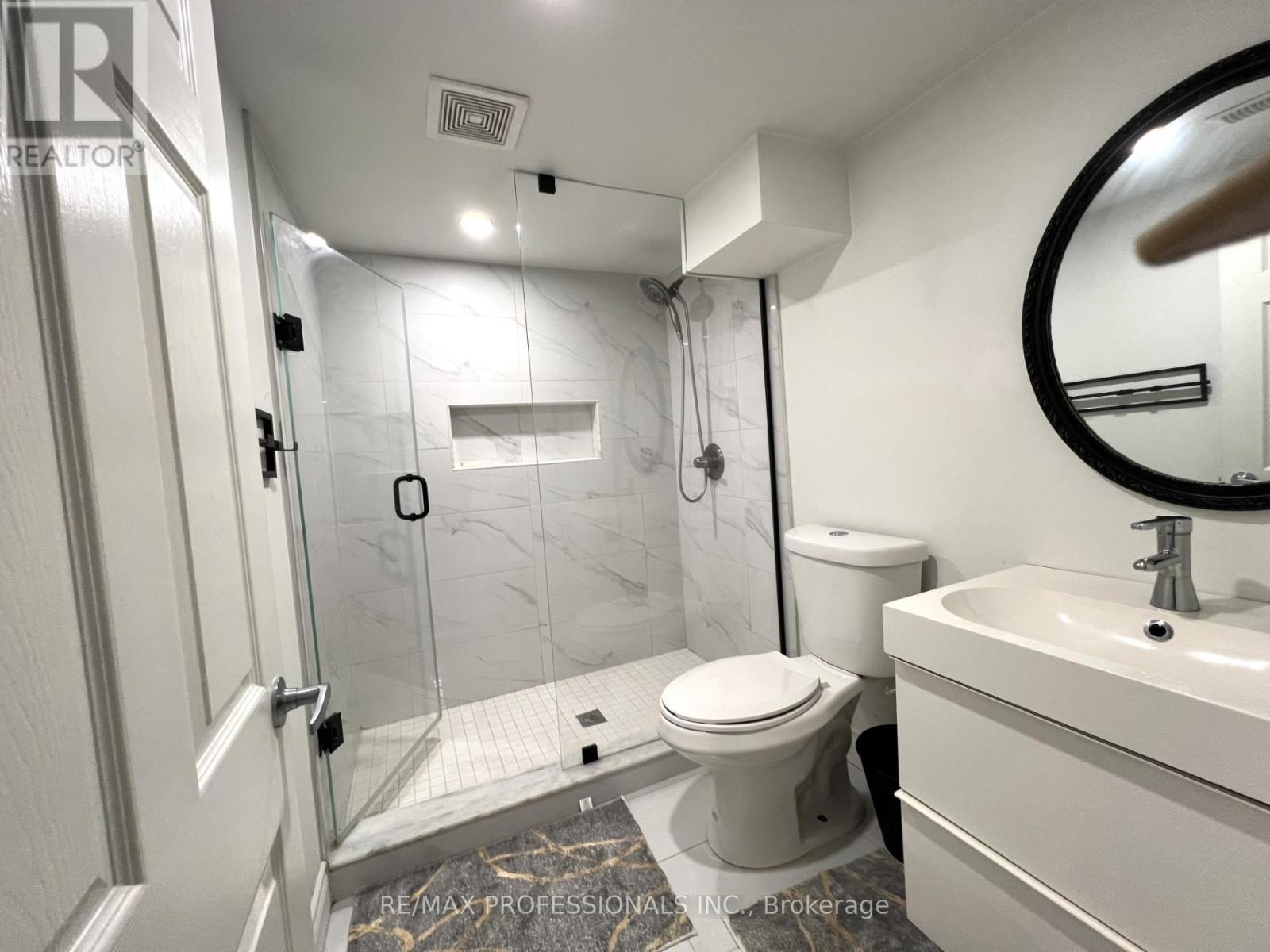 102 Stephen Drive, Toronto, Ontario  M8Y 3N3 - Photo 11 - W12641478